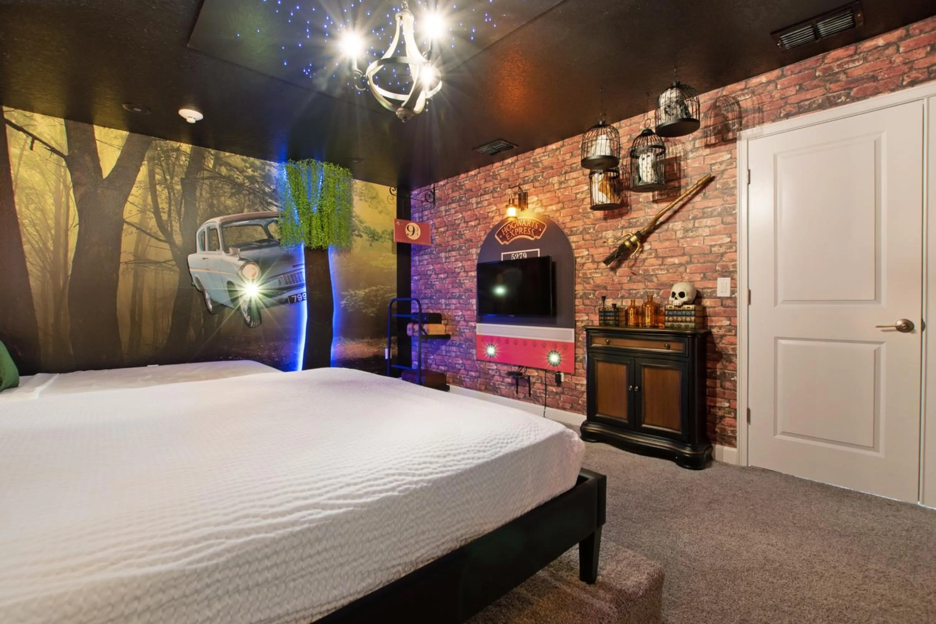 Bed in Private PoolSpa GameRoom near WDW Sleeps 25