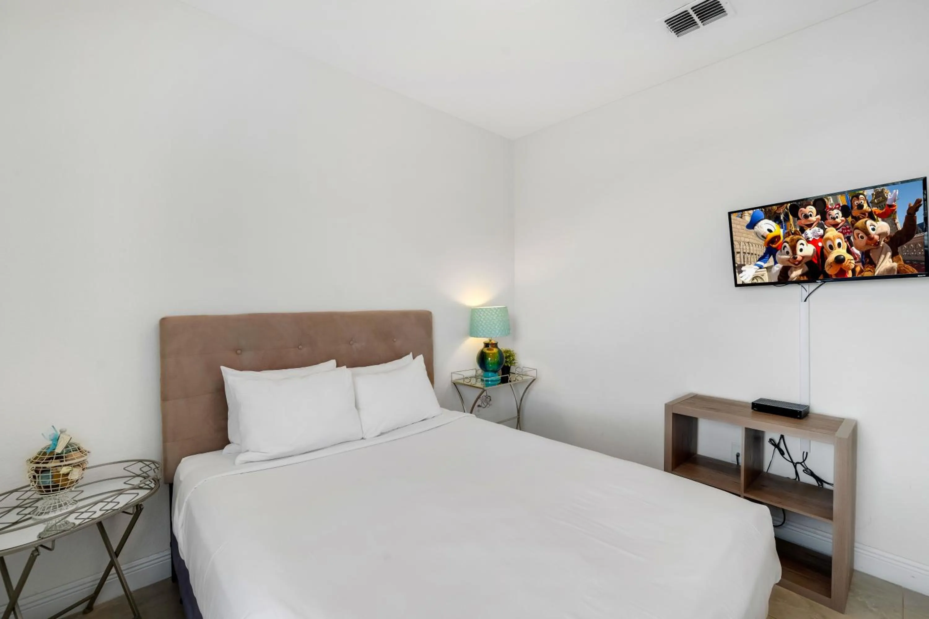 Bed in Updated Condo Near Conv Ctr, I-Drive & Universal