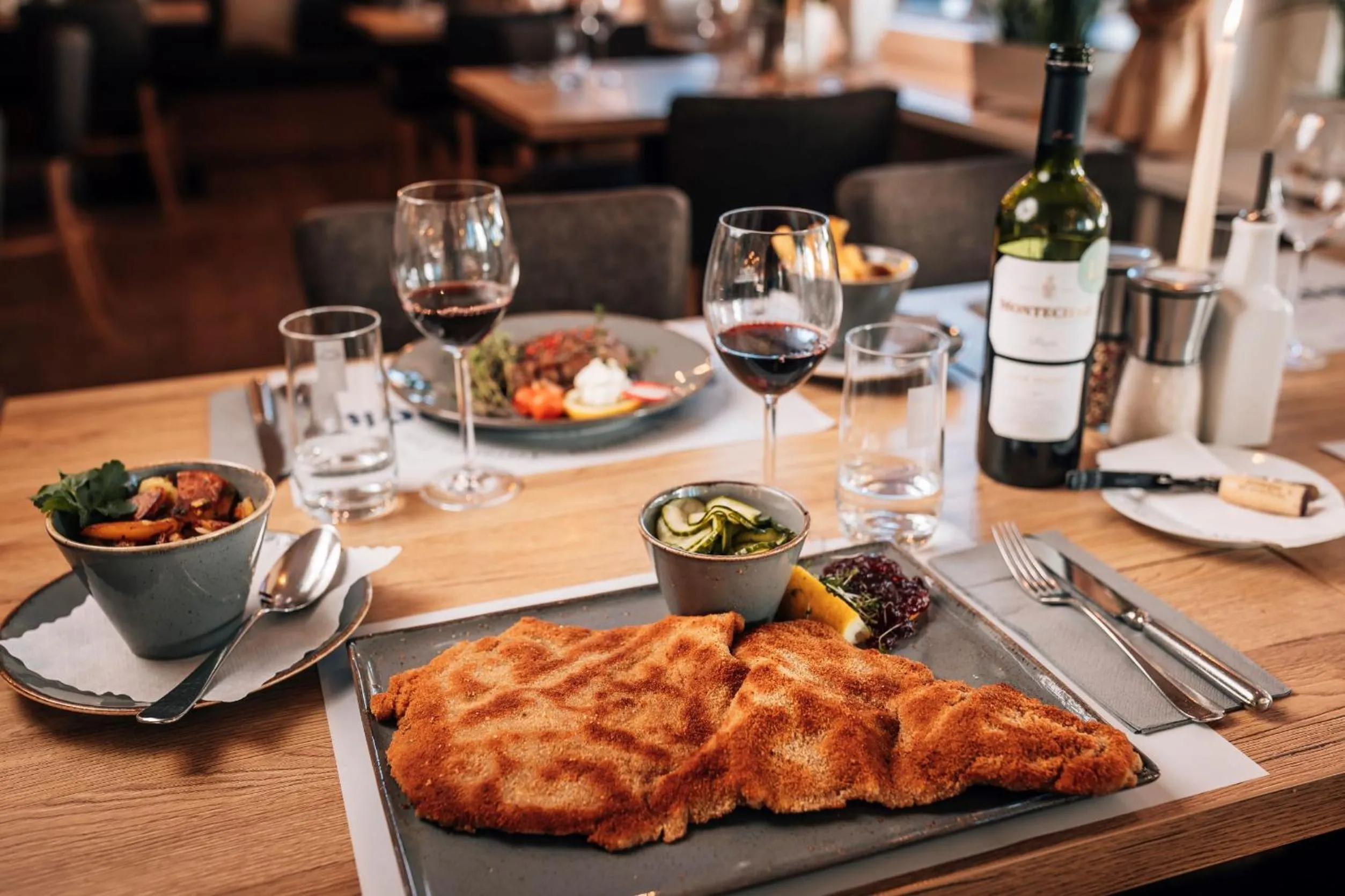 Restaurant/places to eat in Hotel Gorch Fock