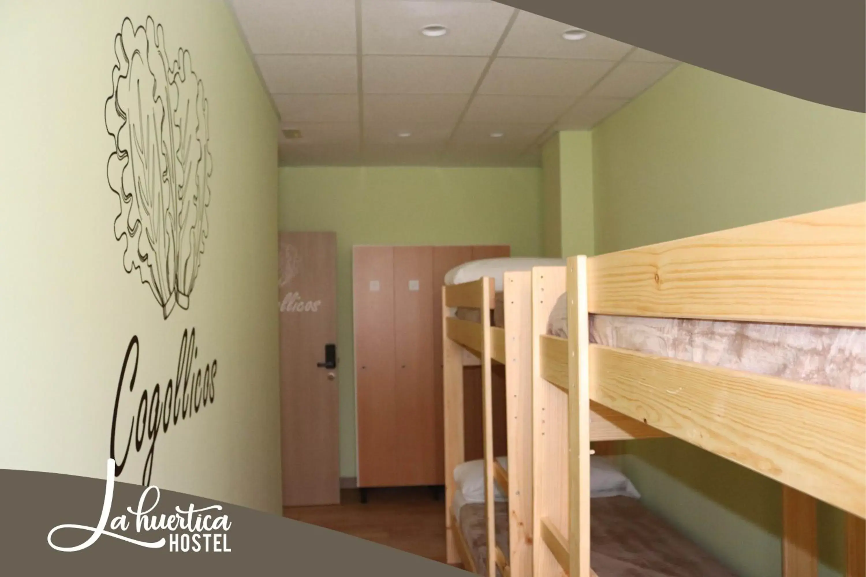 Economy Quadruple Room in Hostel La Huertica Economy Quadruple Room in Hostel La Huertica