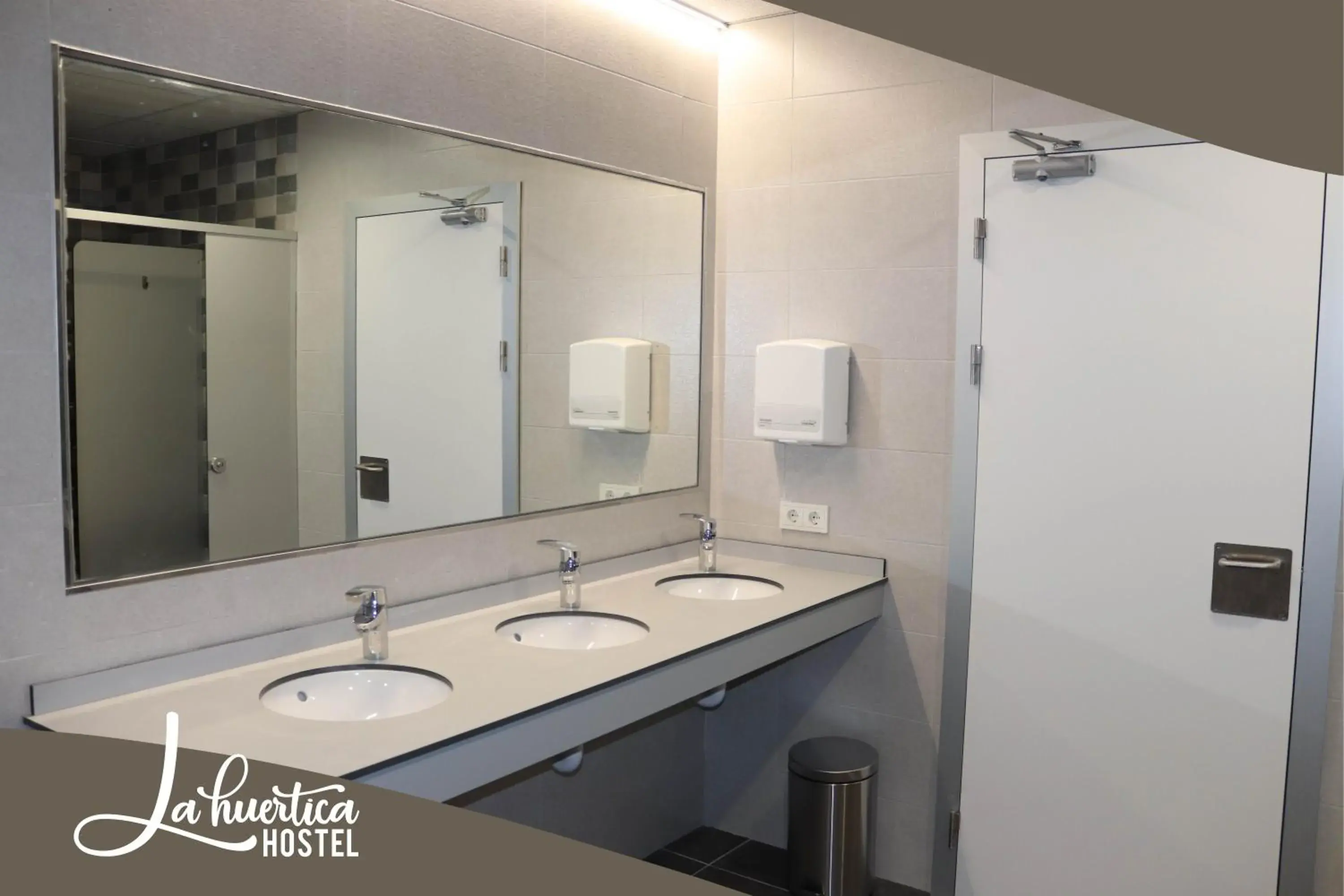 Twin Room in Hostel La Huertica Twin Room in Hostel La Huertica