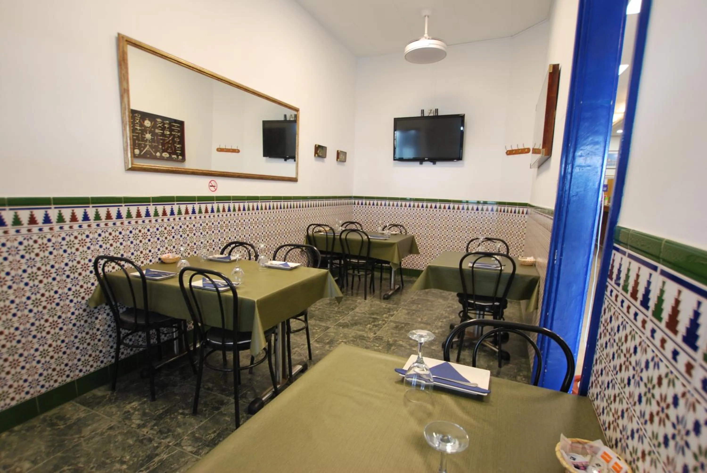 Restaurant/places to eat in Hotel Tres Leones