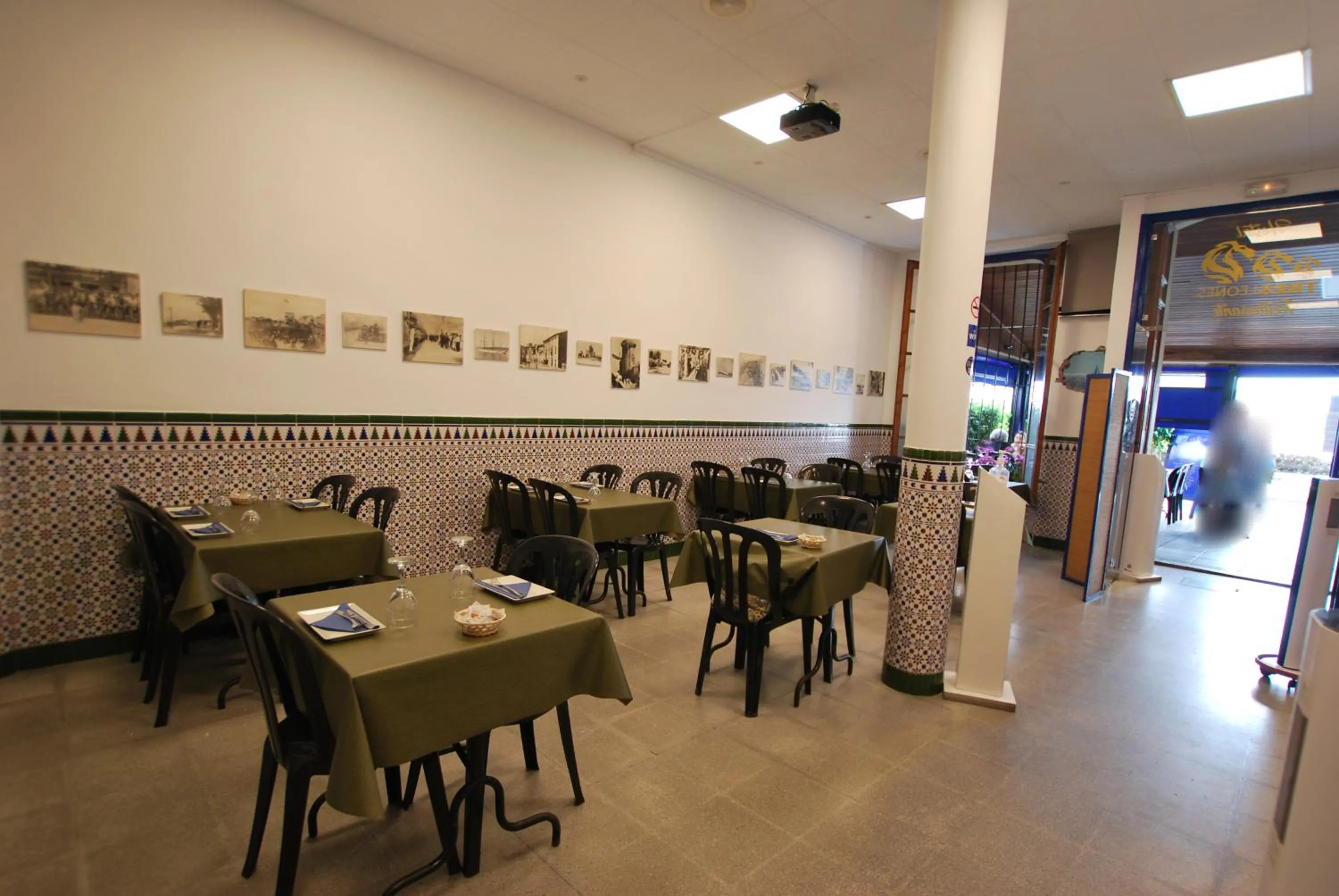 Restaurant/places to eat in Hotel Tres Leones