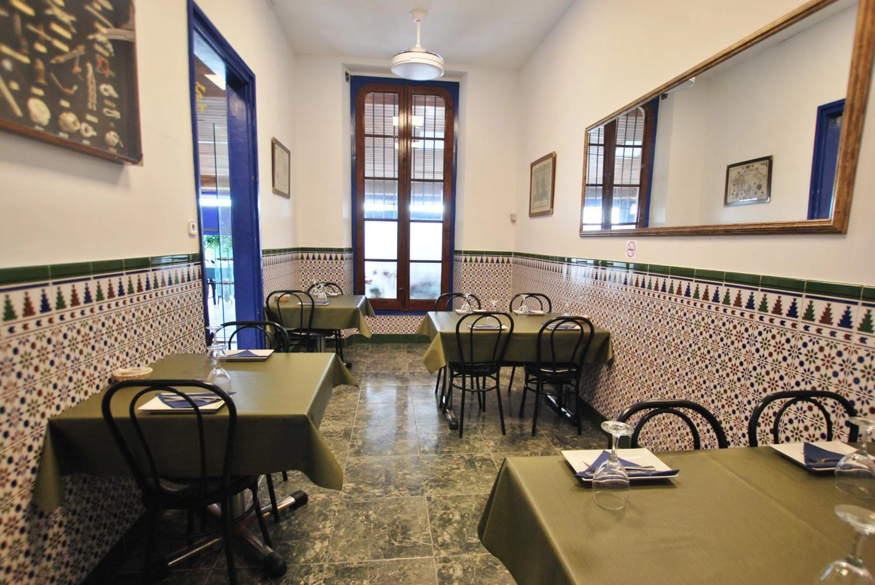 Restaurant/places to eat in Hotel Tres Leones