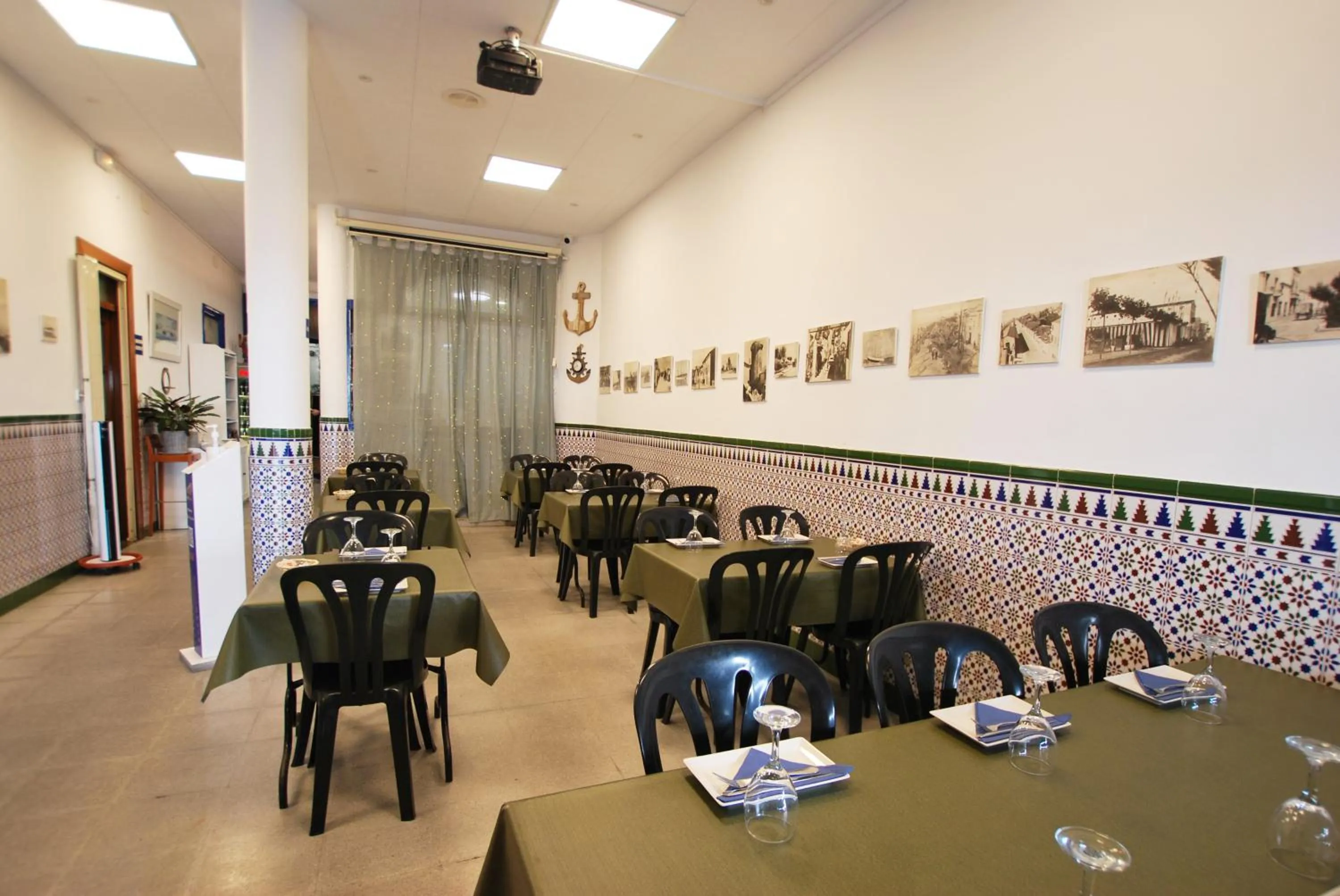 Restaurant/places to eat in Hotel Tres Leones