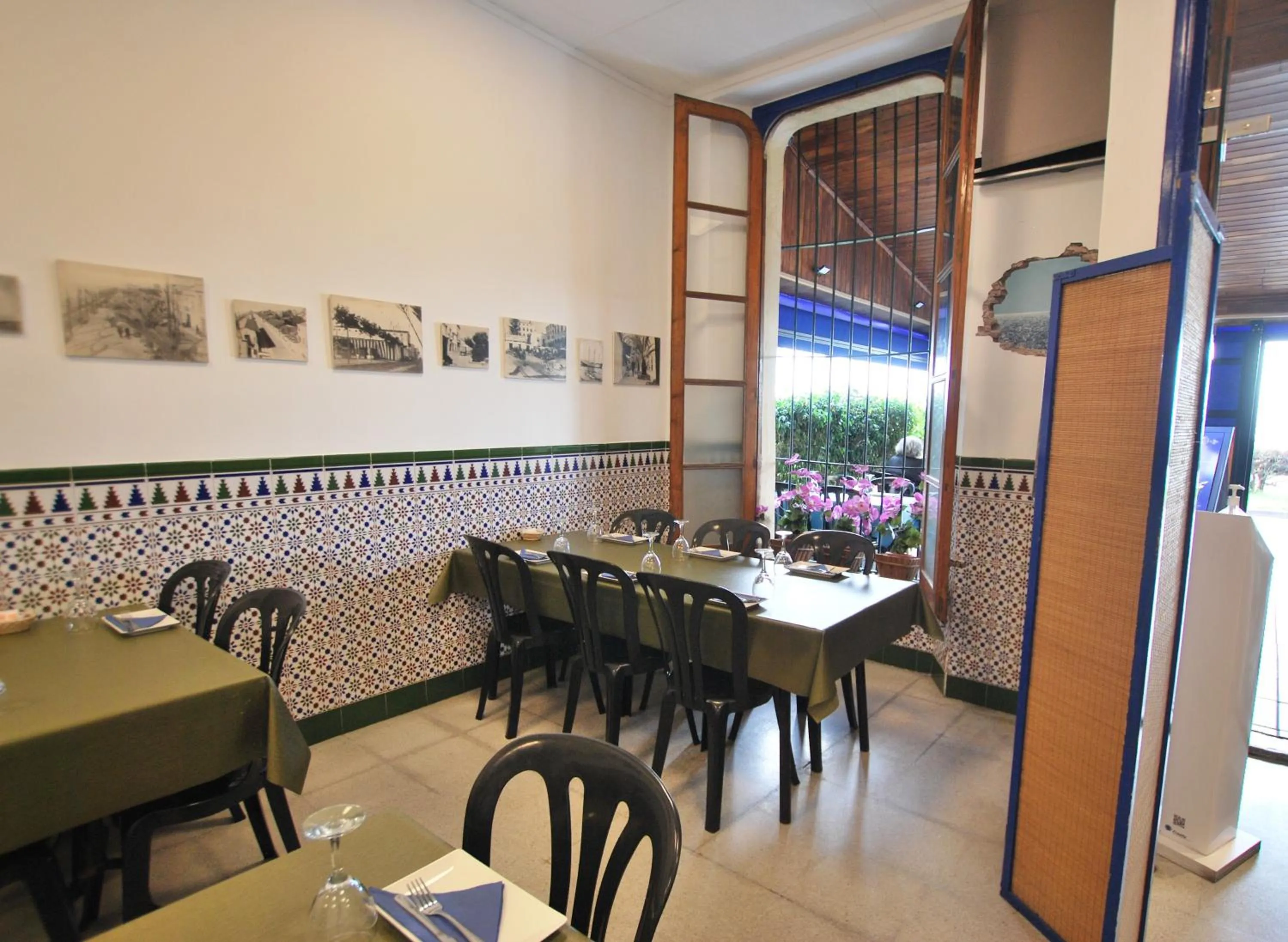 Restaurant/places to eat in Hotel Tres Leones