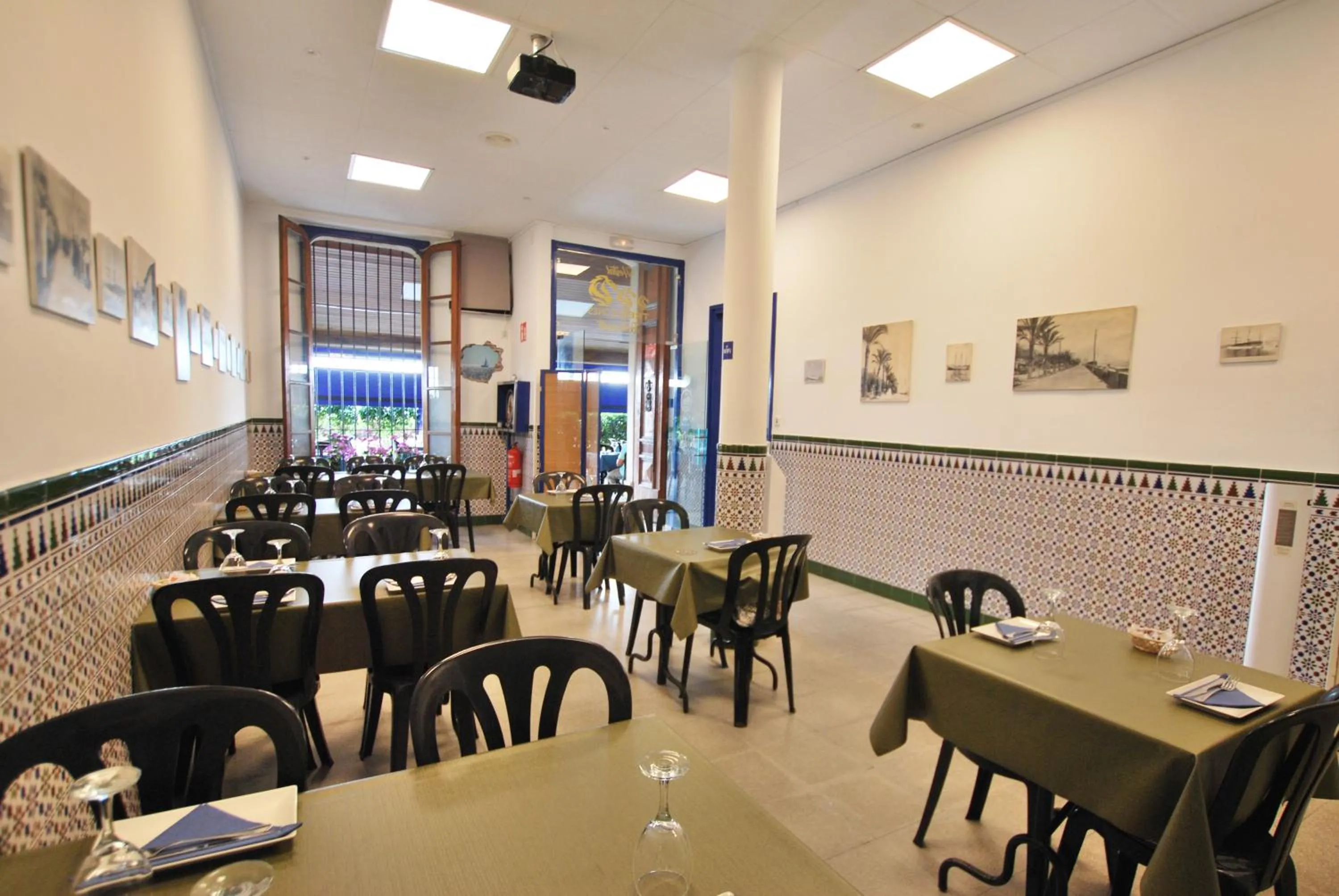 Restaurant/places to eat in Hotel Tres Leones