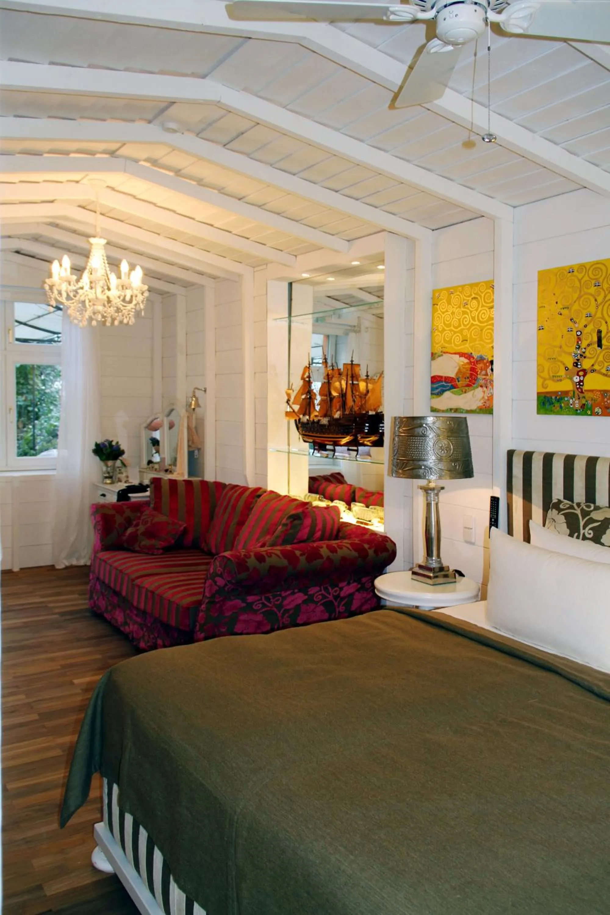 Photo of the whole room, Bed in ackselhaus & blue Home