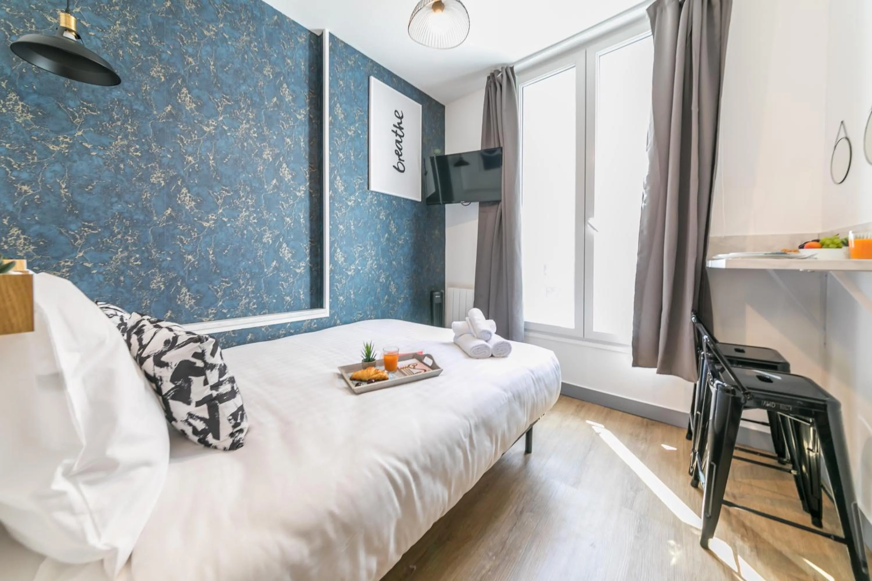 Bedroom, Bed in WS Opéra - Rossini