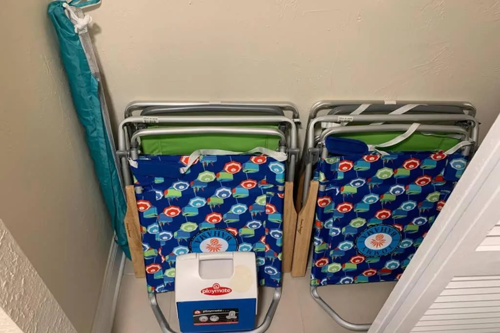 Bed in Beautiful Apartment Steps Away from the Beach