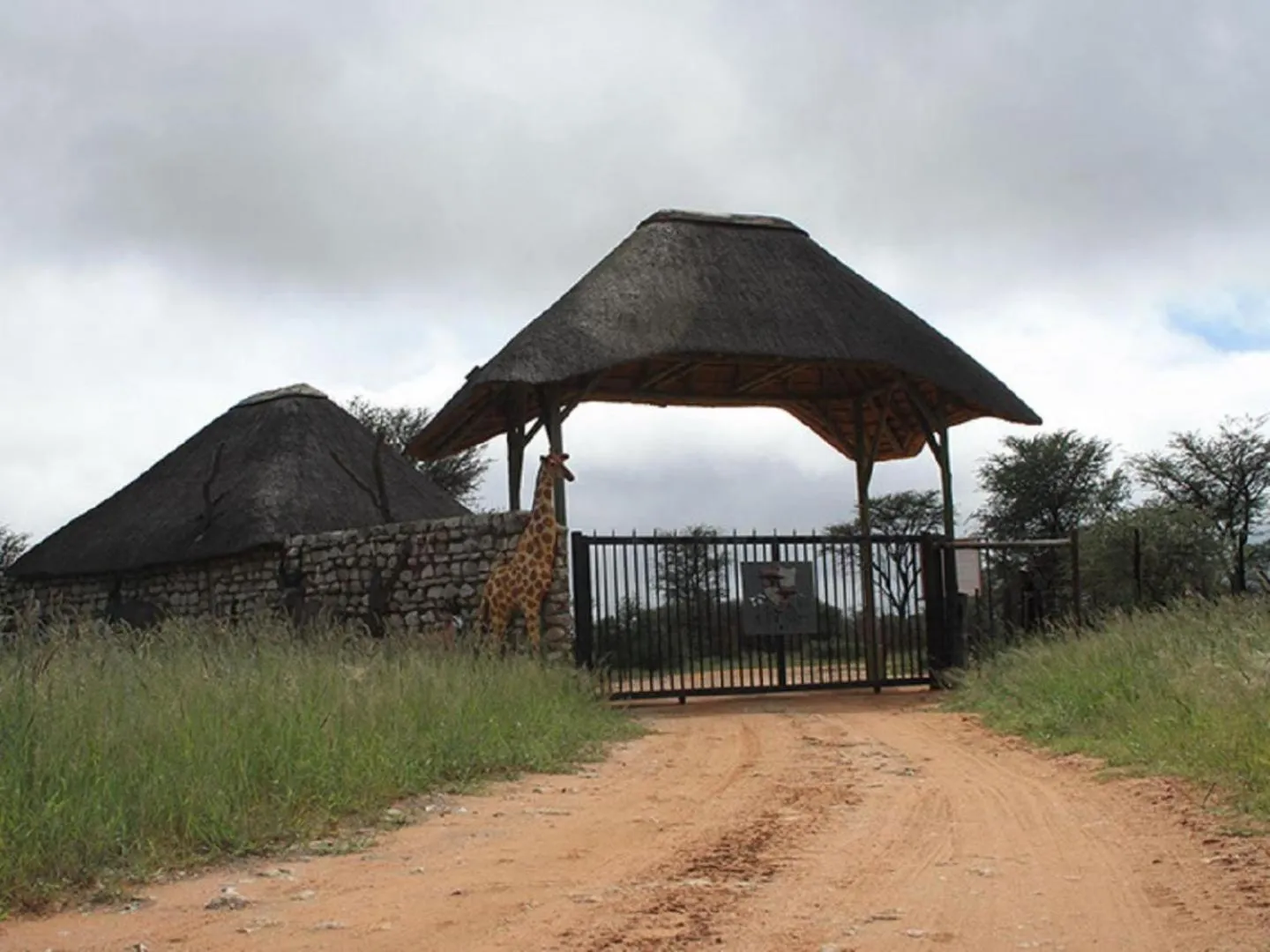 Facade/entrance in West Nest Lodge