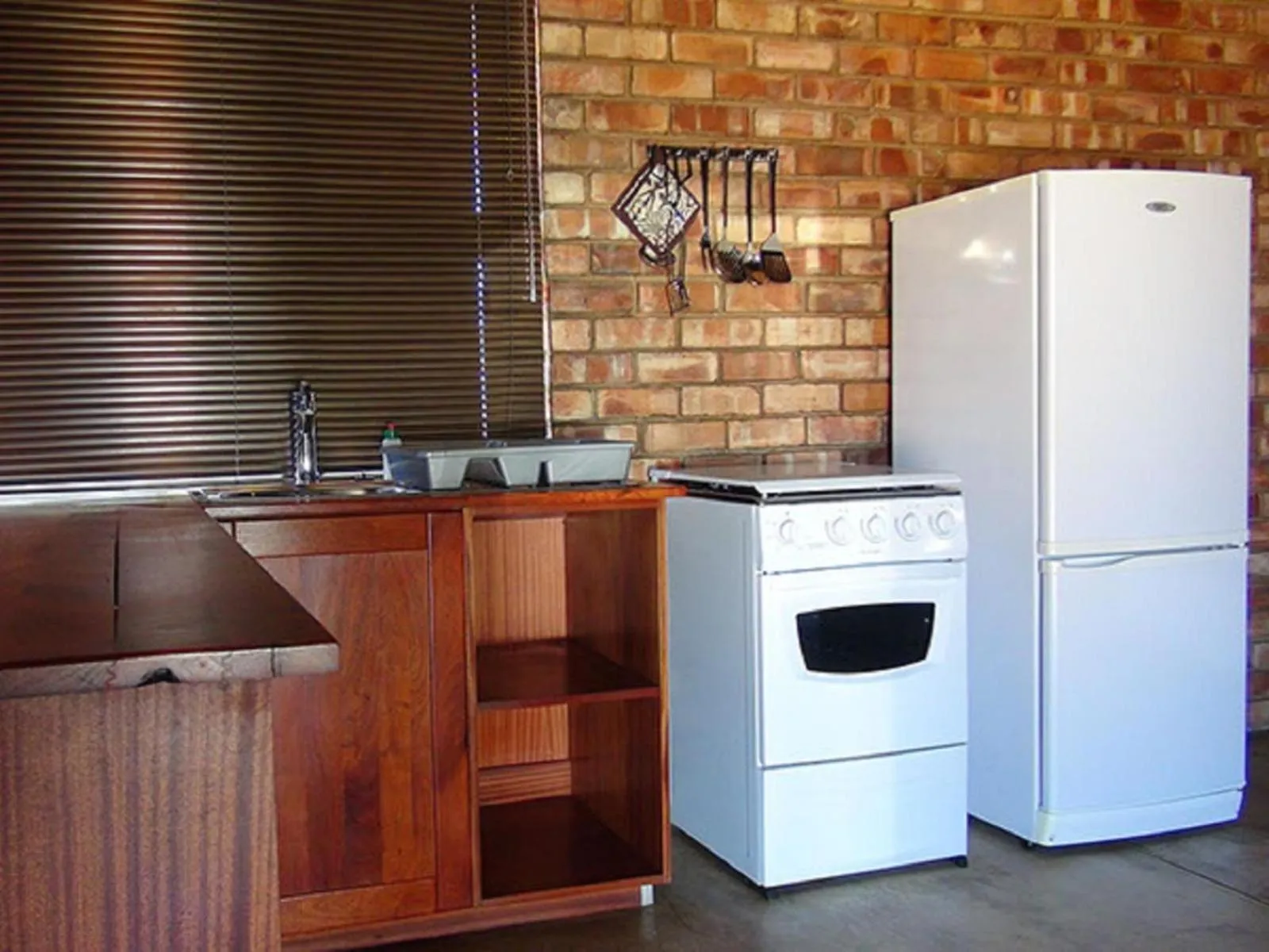 Kitchen or kitchenette in West Nest Lodge