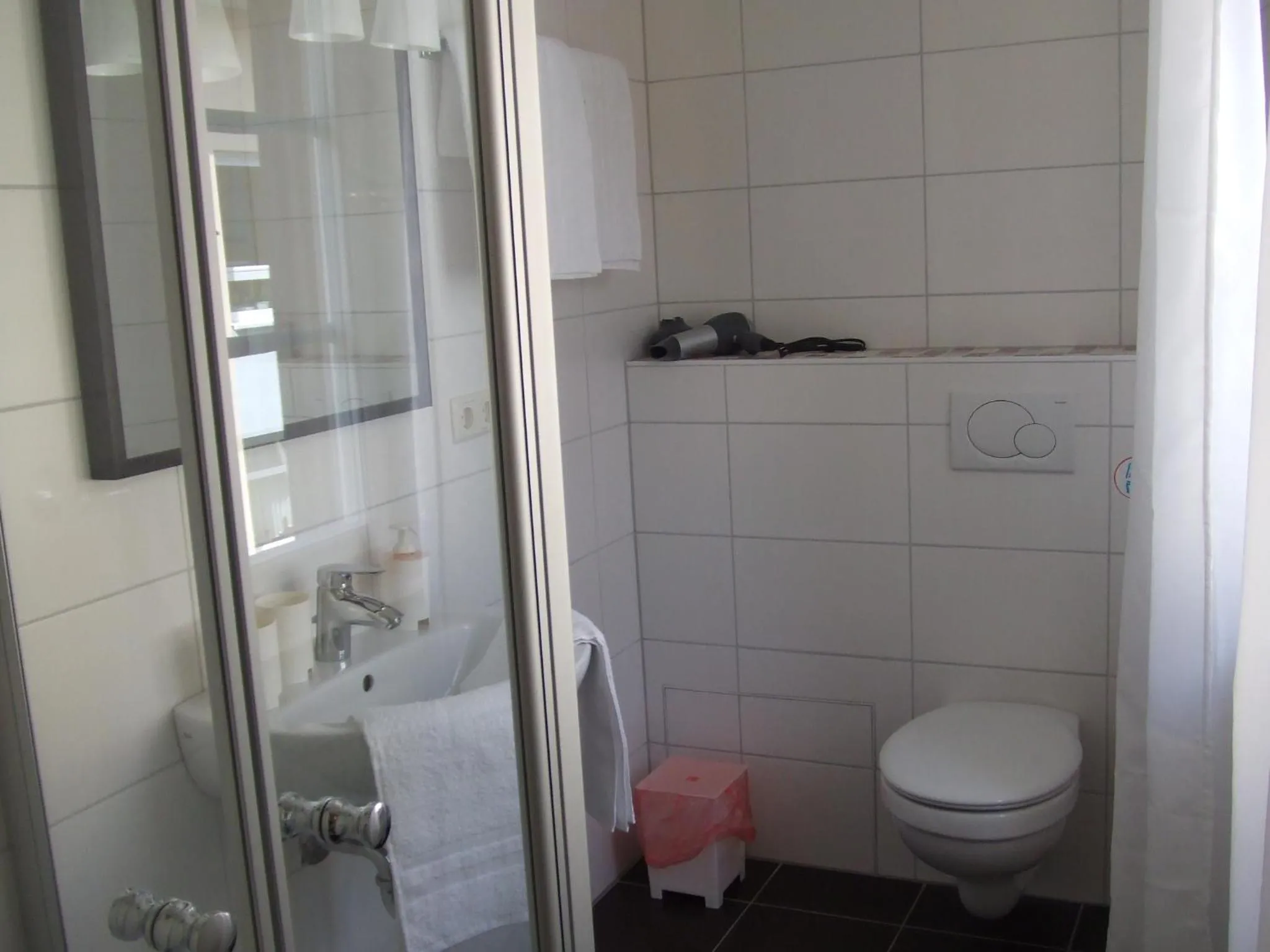 Shower in Hotel Graupner