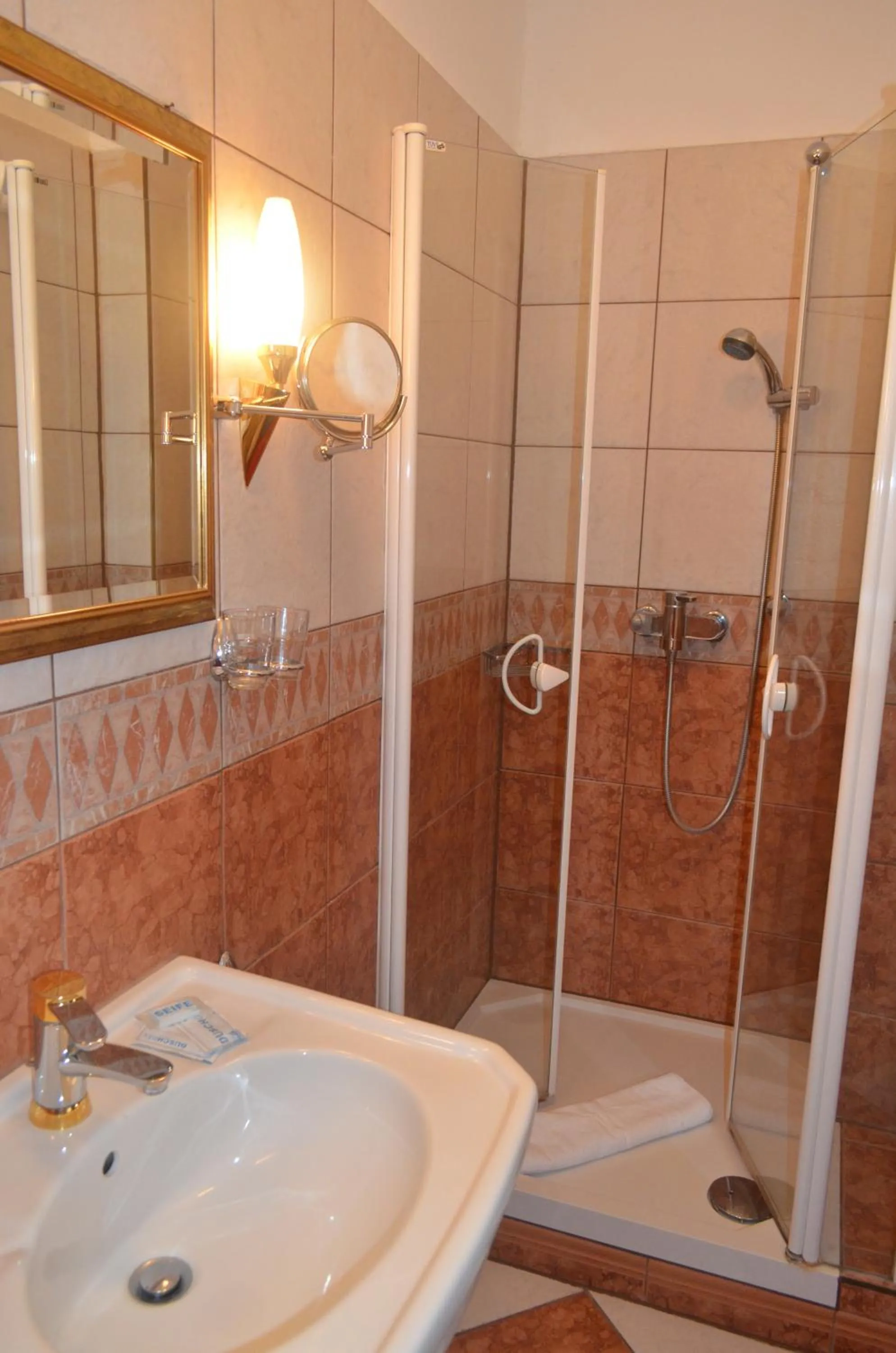 Bathroom in Hotel Graupner