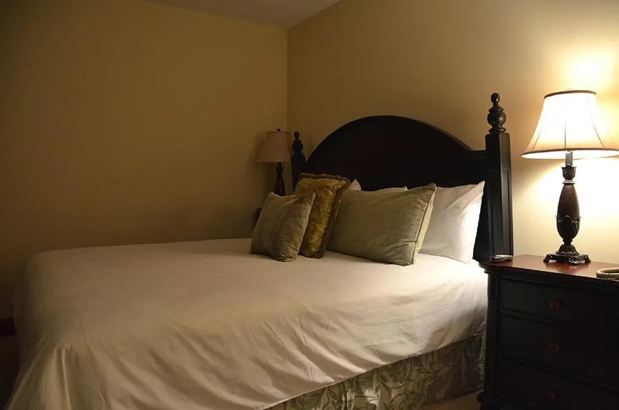 Bed in The Flanders Hotel