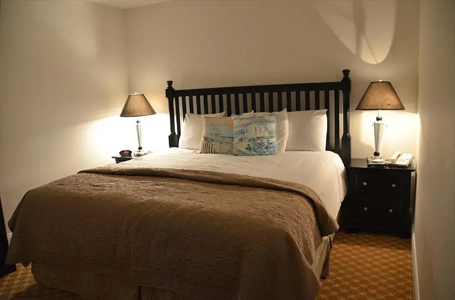 Bed in The Flanders Hotel Bed in The Flanders Hotel