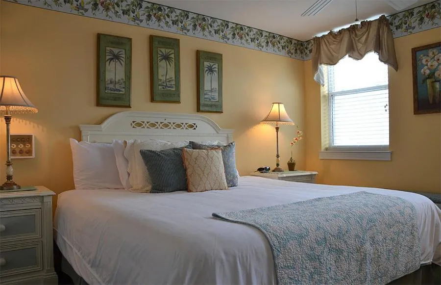 Bed in The Flanders Hotel