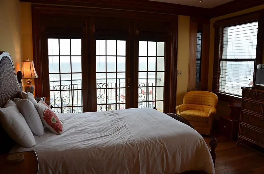 Bed in The Flanders Hotel