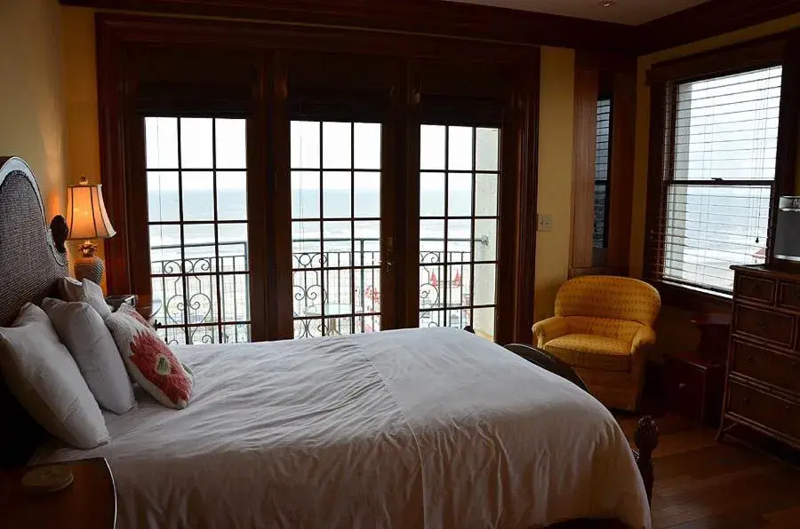 Bed in The Flanders Hotel Bed in The Flanders Hotel