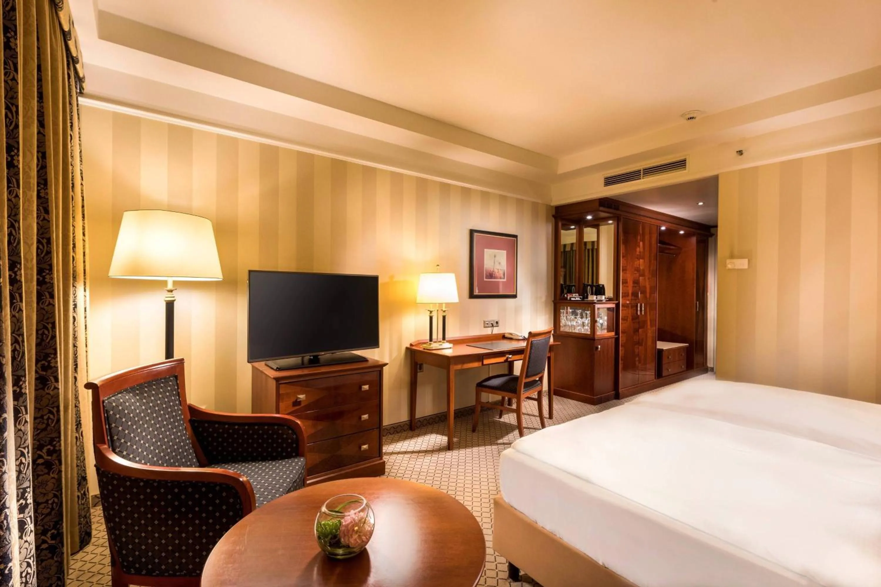 Photo of the whole room, Bed in JW Marriott Hotel Berlin