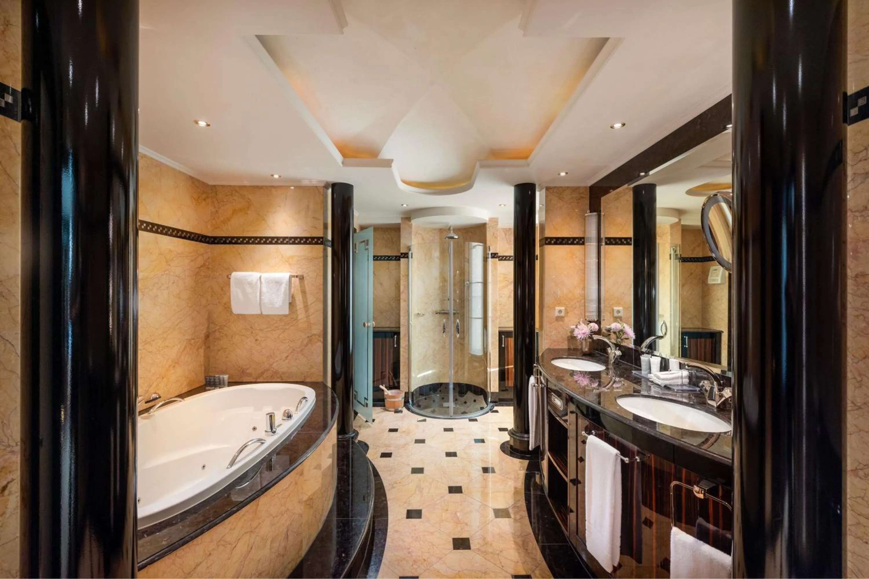 Bathroom, Bed in JW Marriott Hotel Berlin