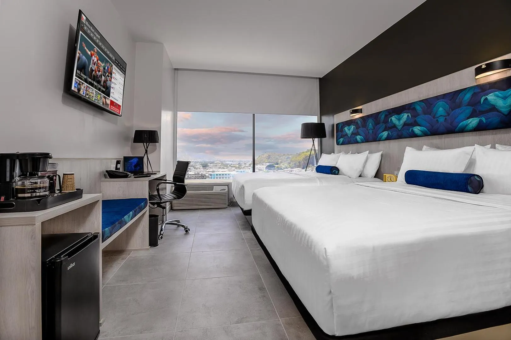 Photo of the whole room, Bed in DoubleTree by Hilton Guayaquil