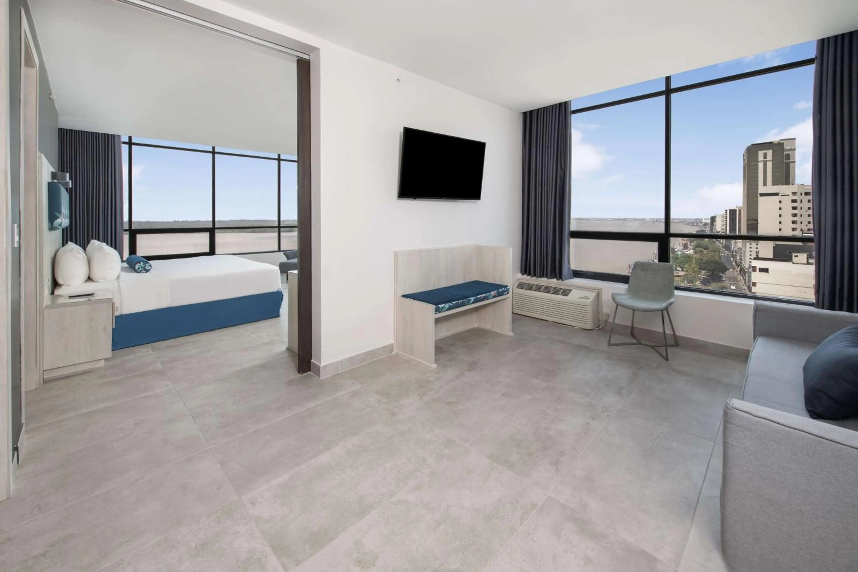 Living room, Bed in DoubleTree by Hilton Guayaquil