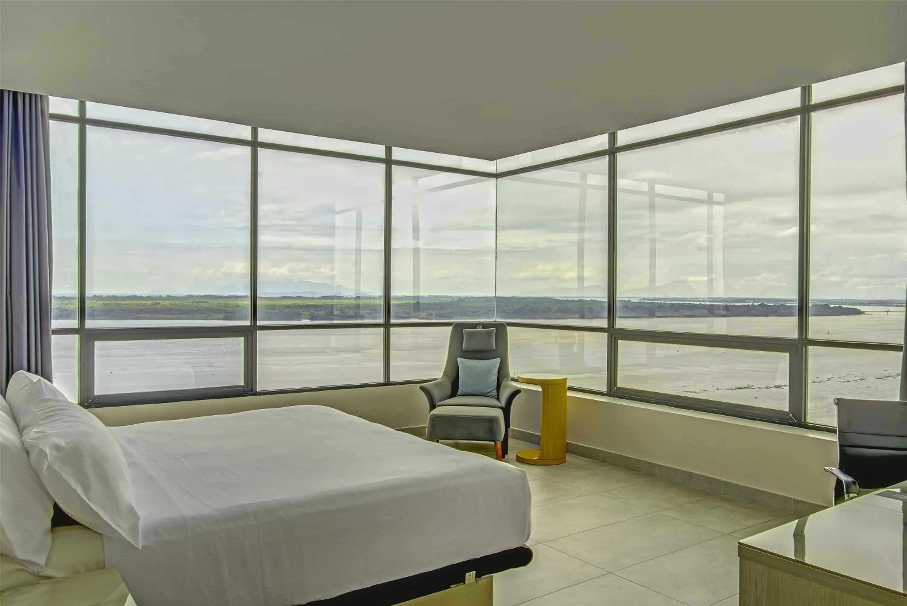 Bed in DoubleTree by Hilton Guayaquil