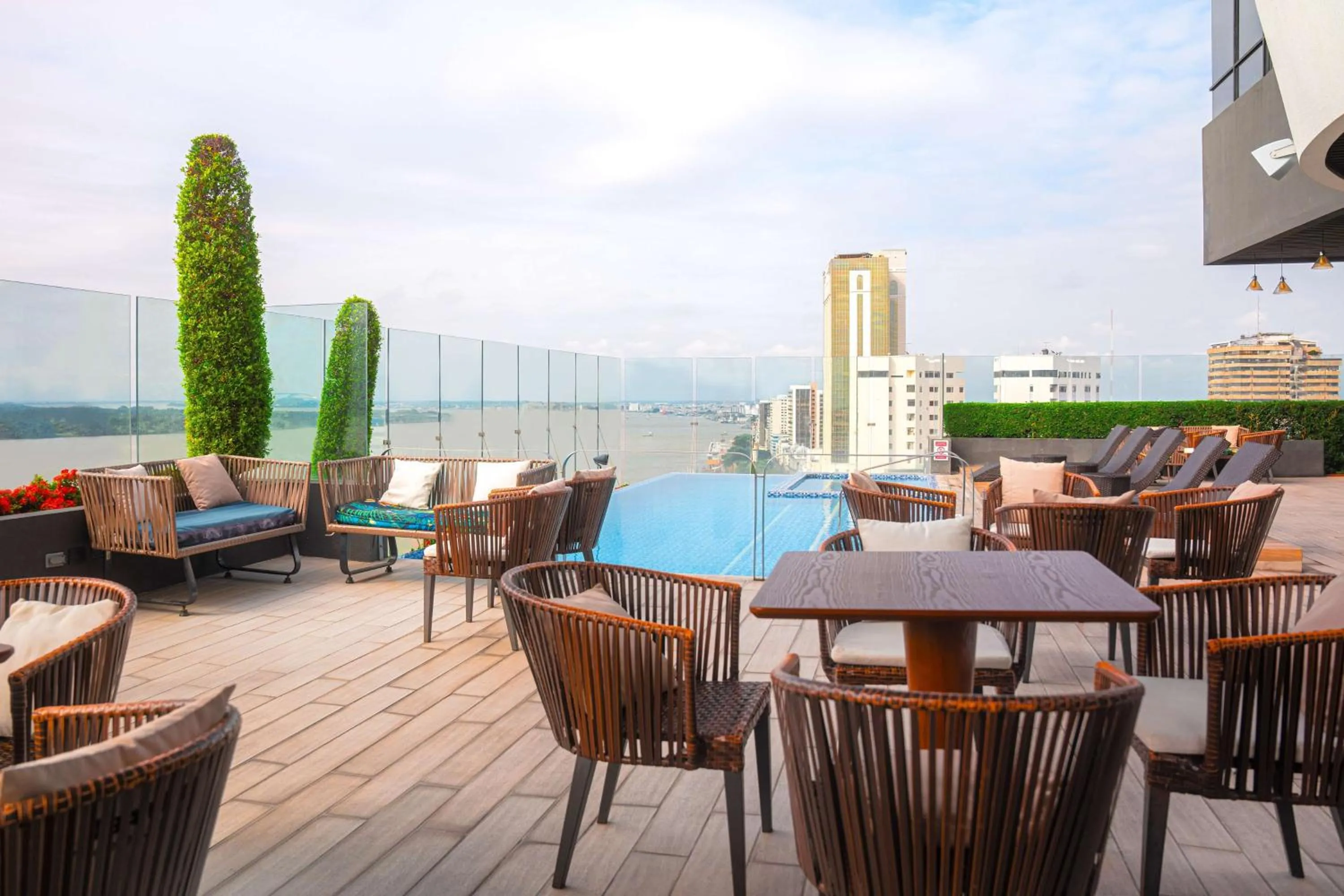 Patio in DoubleTree by Hilton Guayaquil