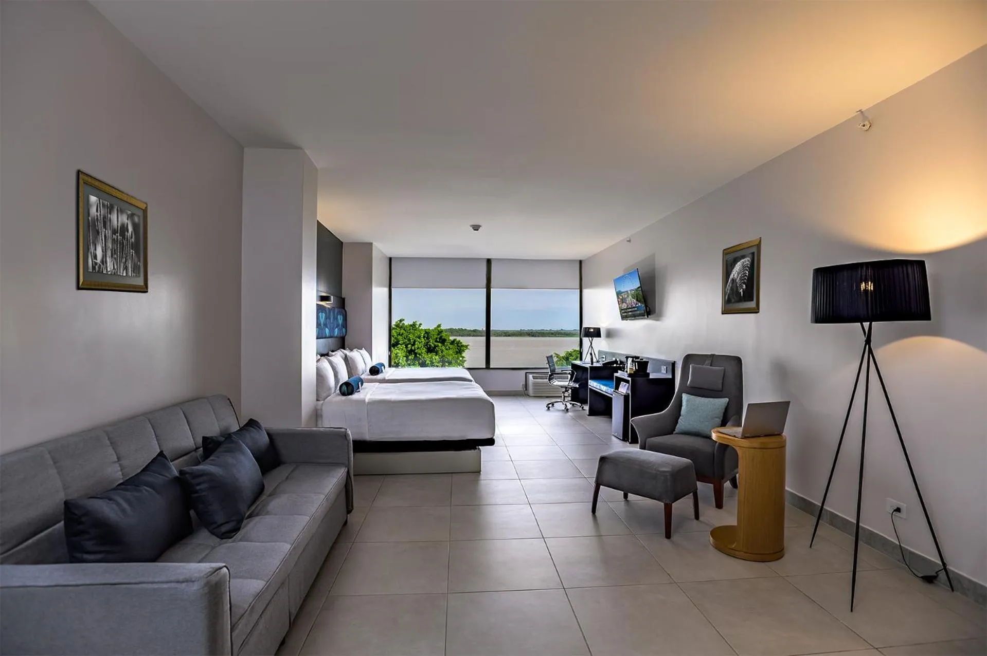 Photo of the whole room in DoubleTree by Hilton Guayaquil