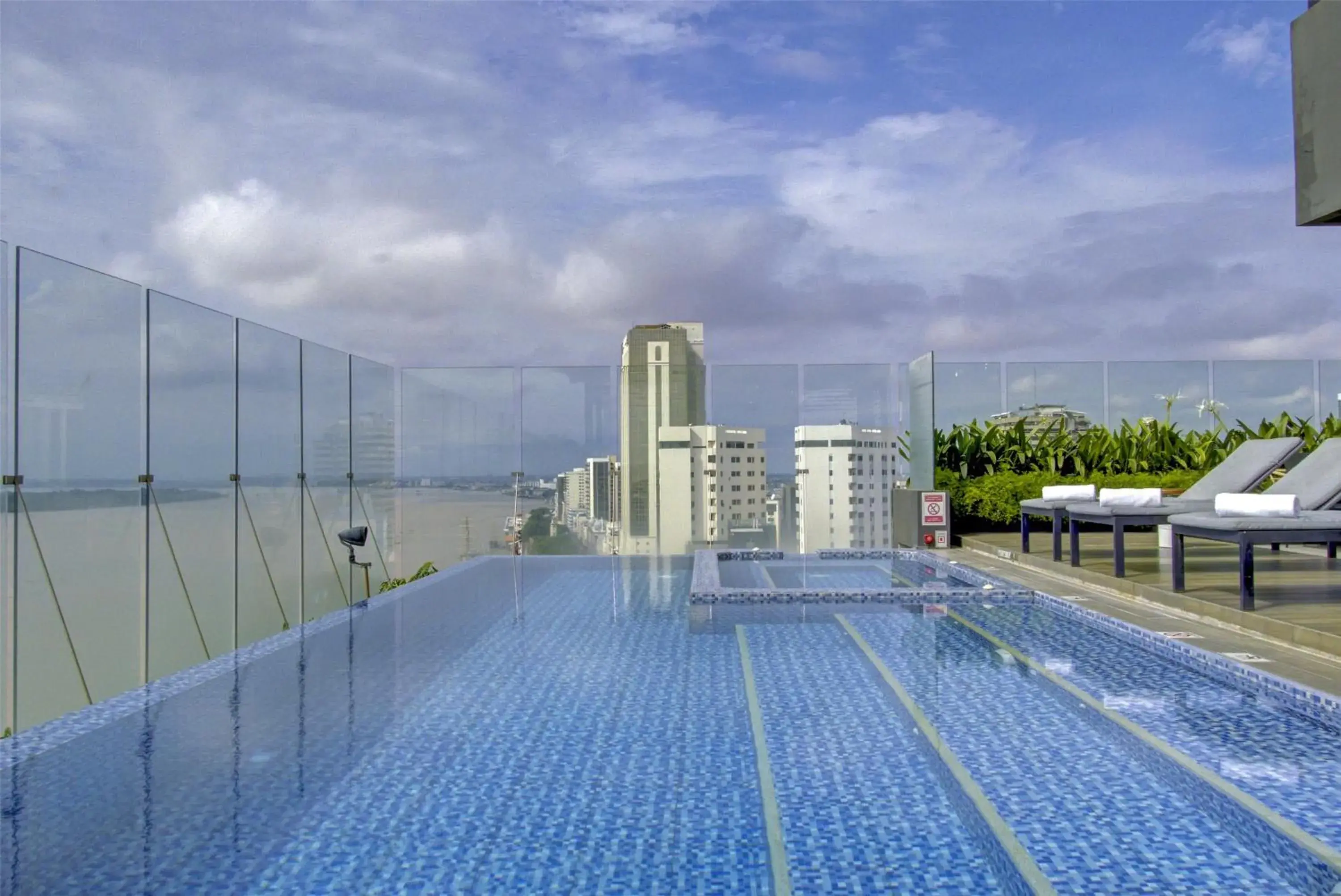Pool view in DoubleTree by Hilton Guayaquil Pool view in DoubleTree by Hilton Guayaquil