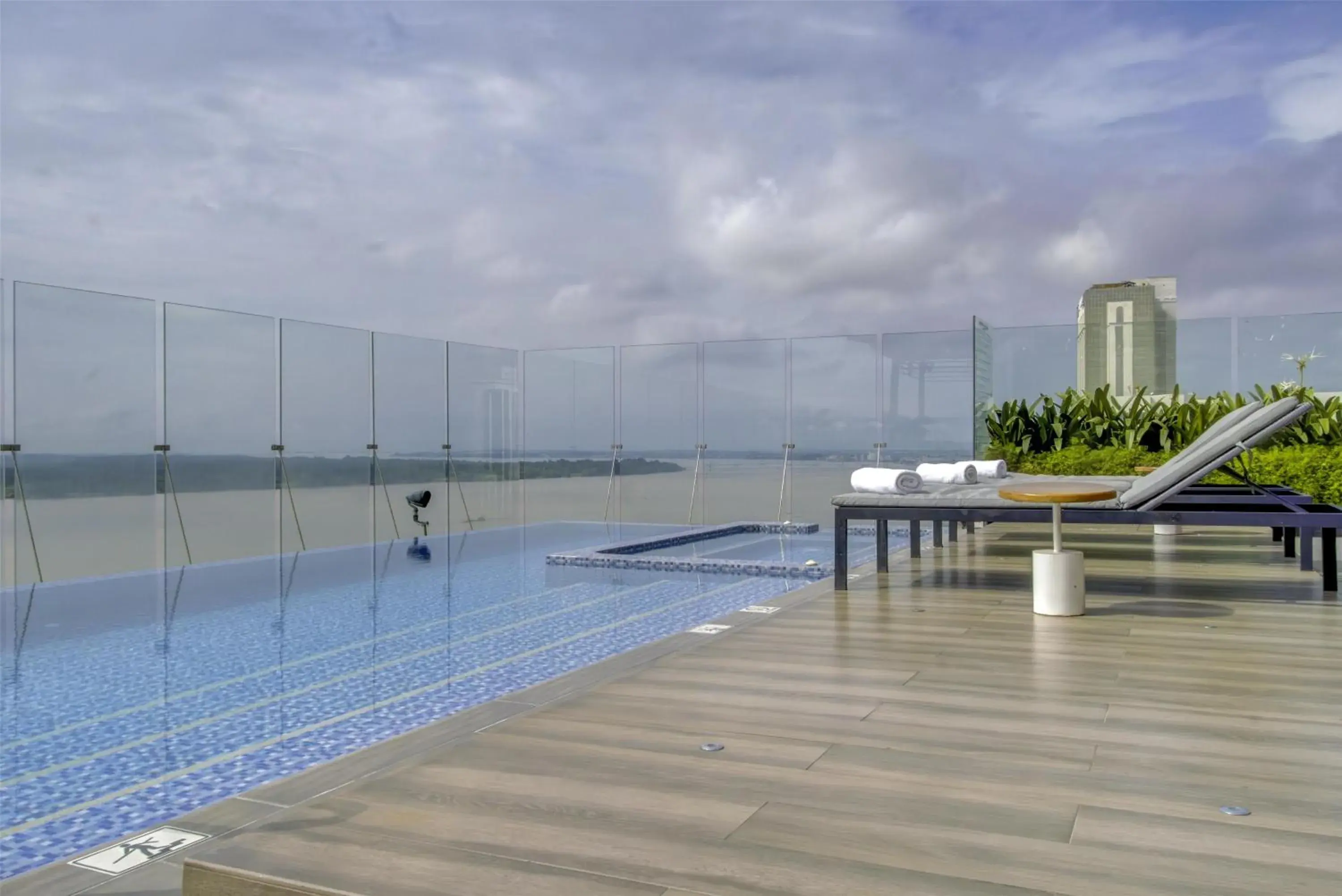 Pool view in DoubleTree by Hilton Guayaquil Pool view in DoubleTree by Hilton Guayaquil