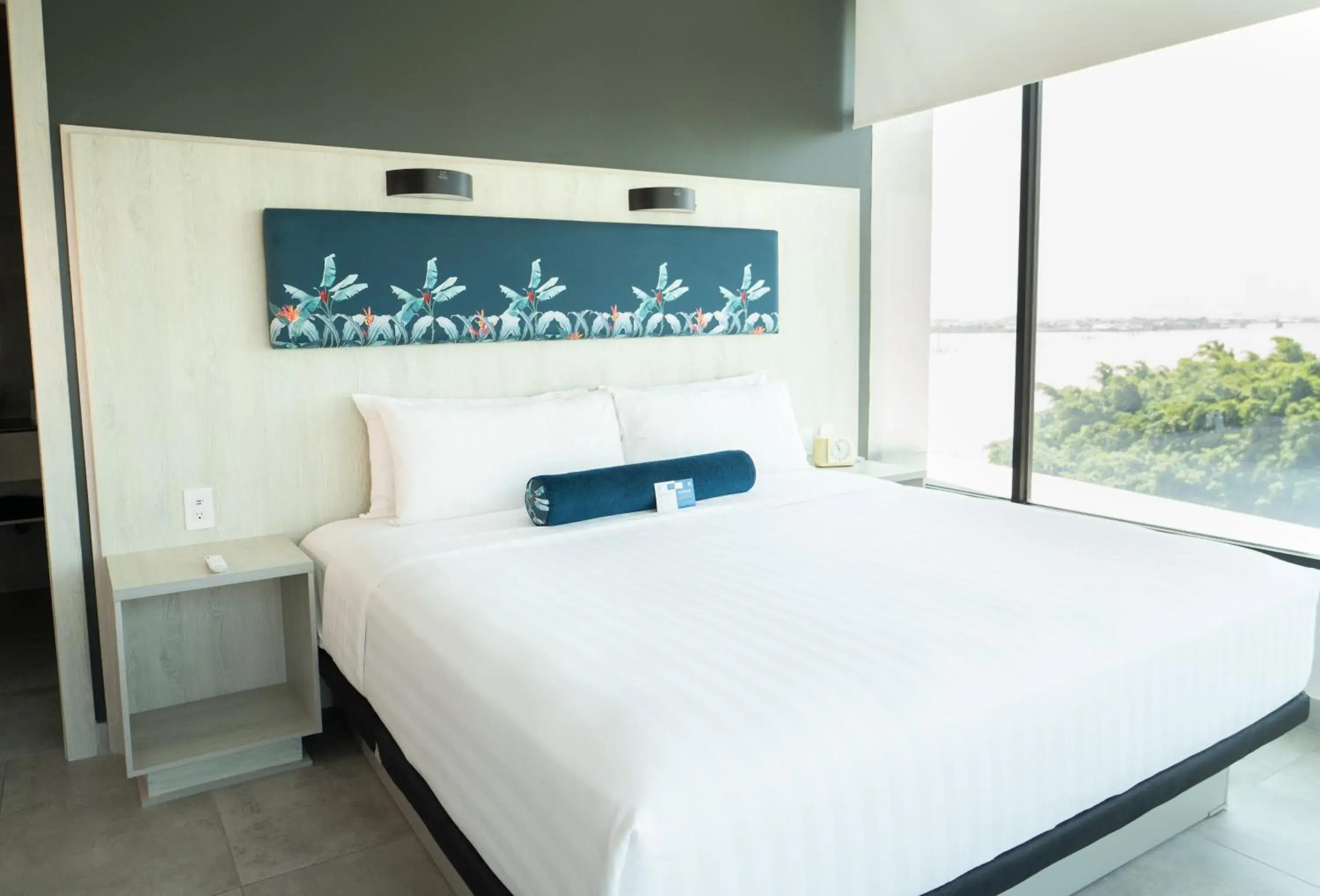 Photo of the whole room, Bed in DoubleTree by Hilton Guayaquil Photo of the whole room, Bed in DoubleTree by Hilton Guayaquil