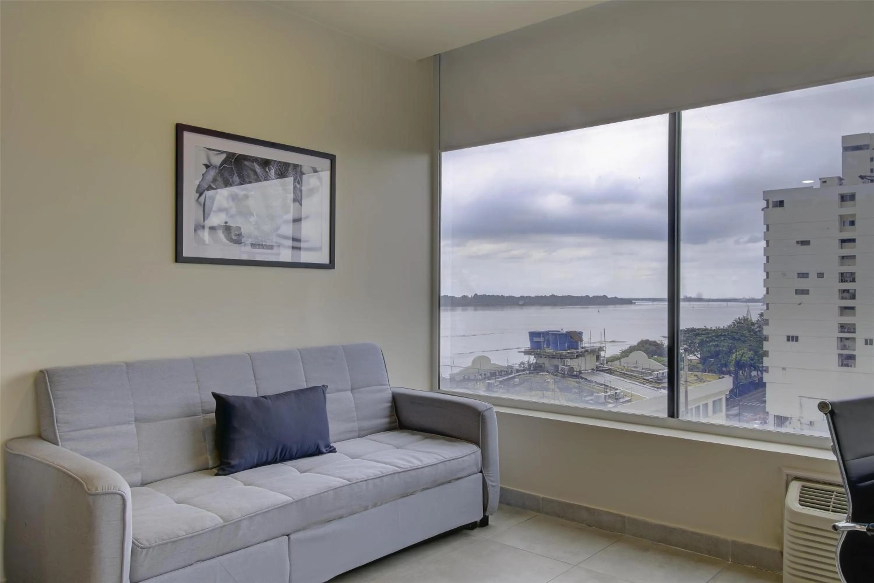Living room in DoubleTree by Hilton Guayaquil