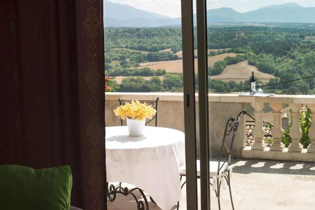 Balcony/Terrace in Six chandelles m'étaient comptées