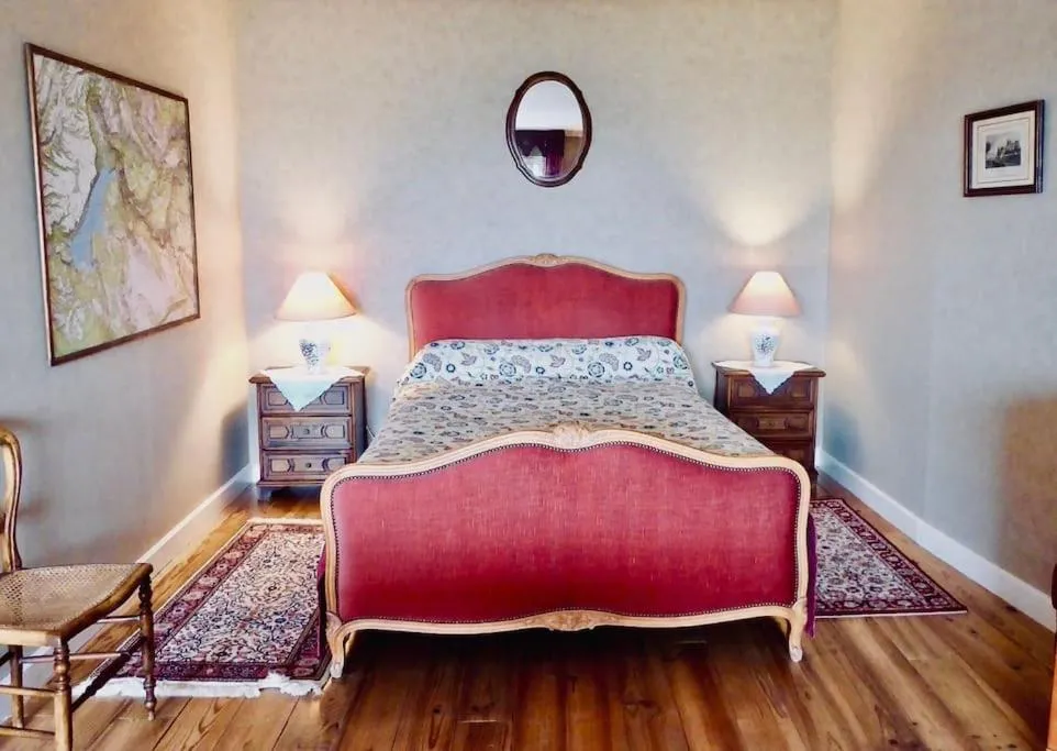 Bed in Six chandelles m'étaient comptées