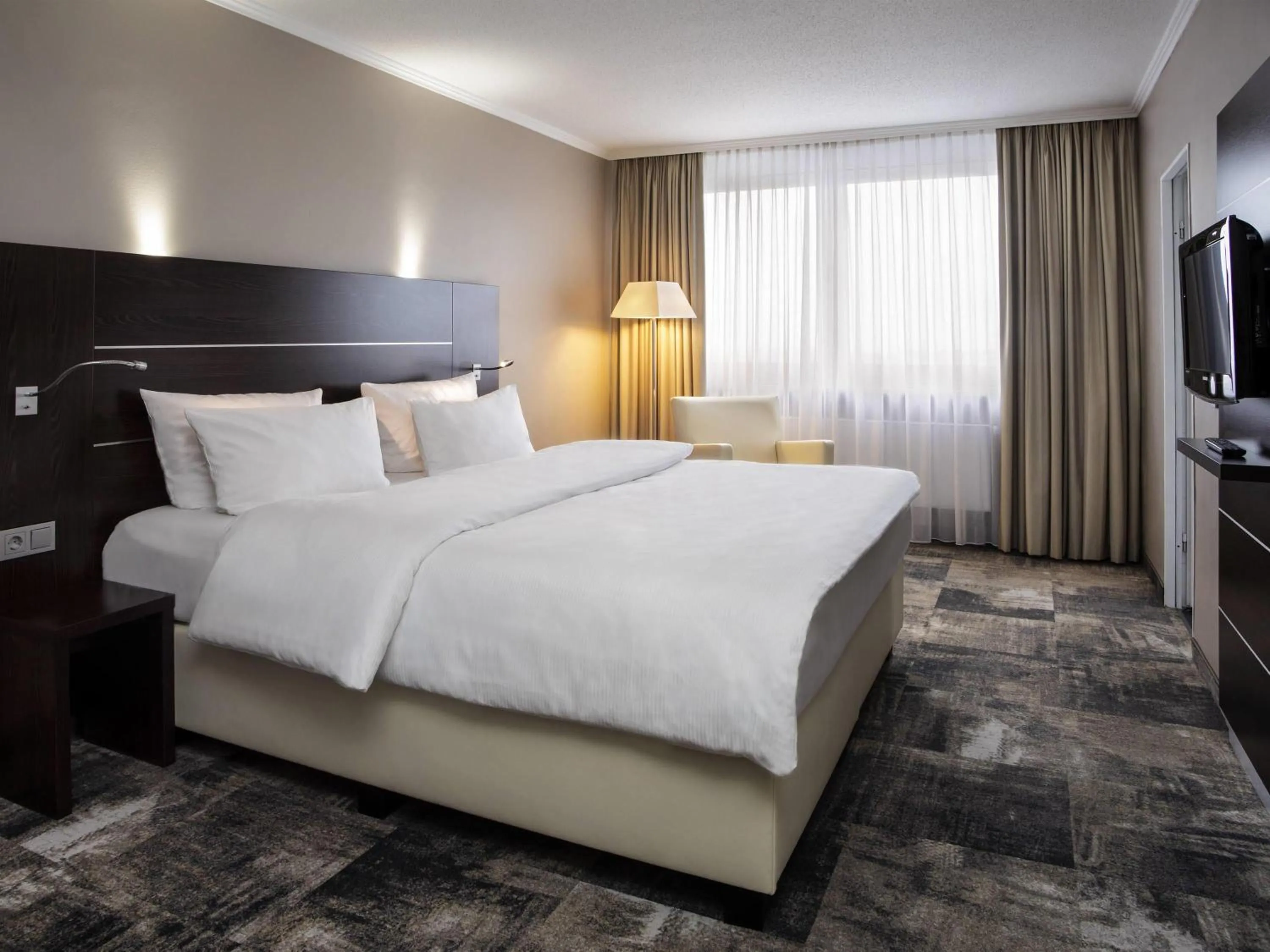 Bedroom, Bed in Mercure Hotel Lüdenscheid