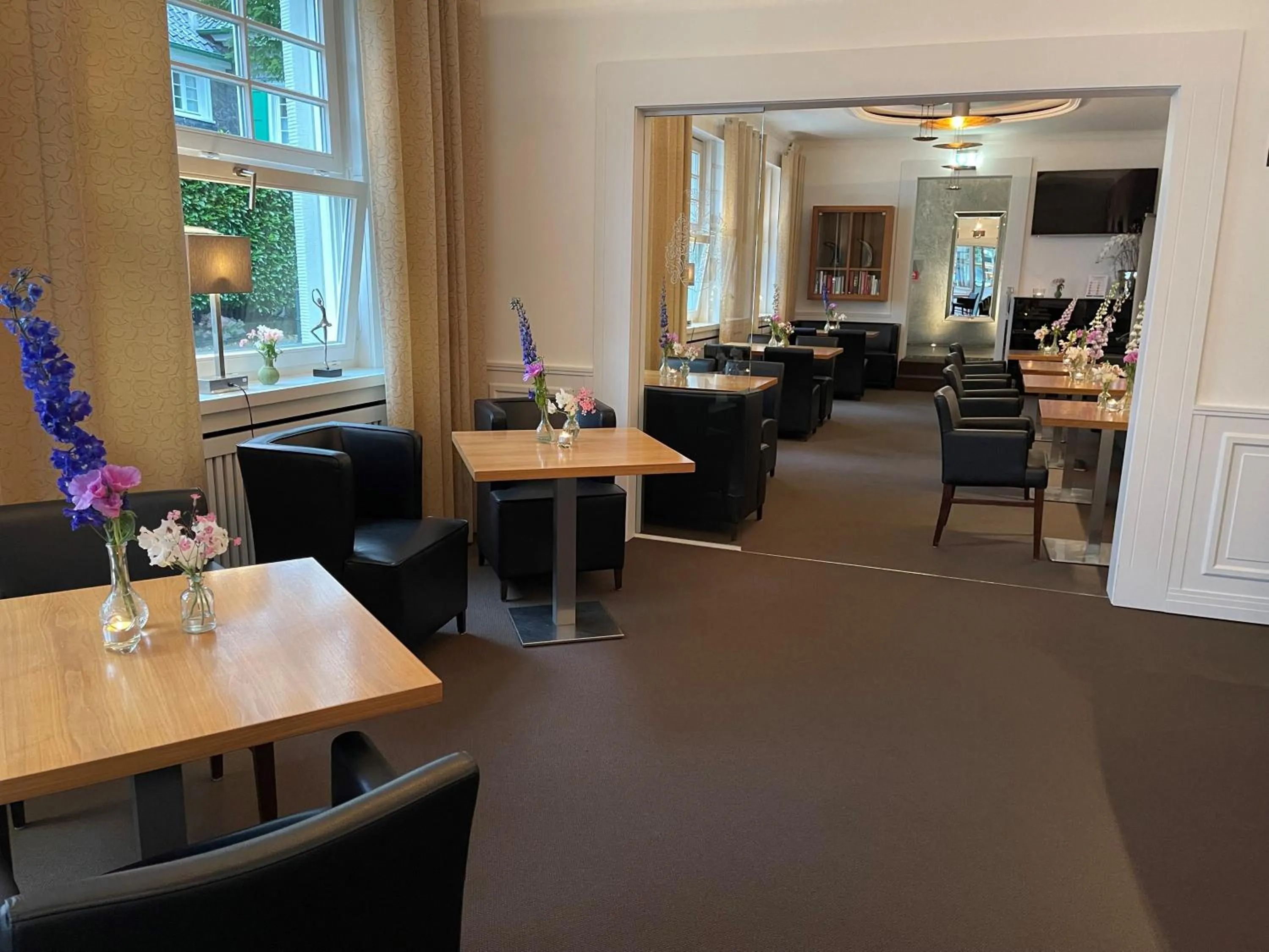 Lounge or bar in Hotel Gräfrather Hof