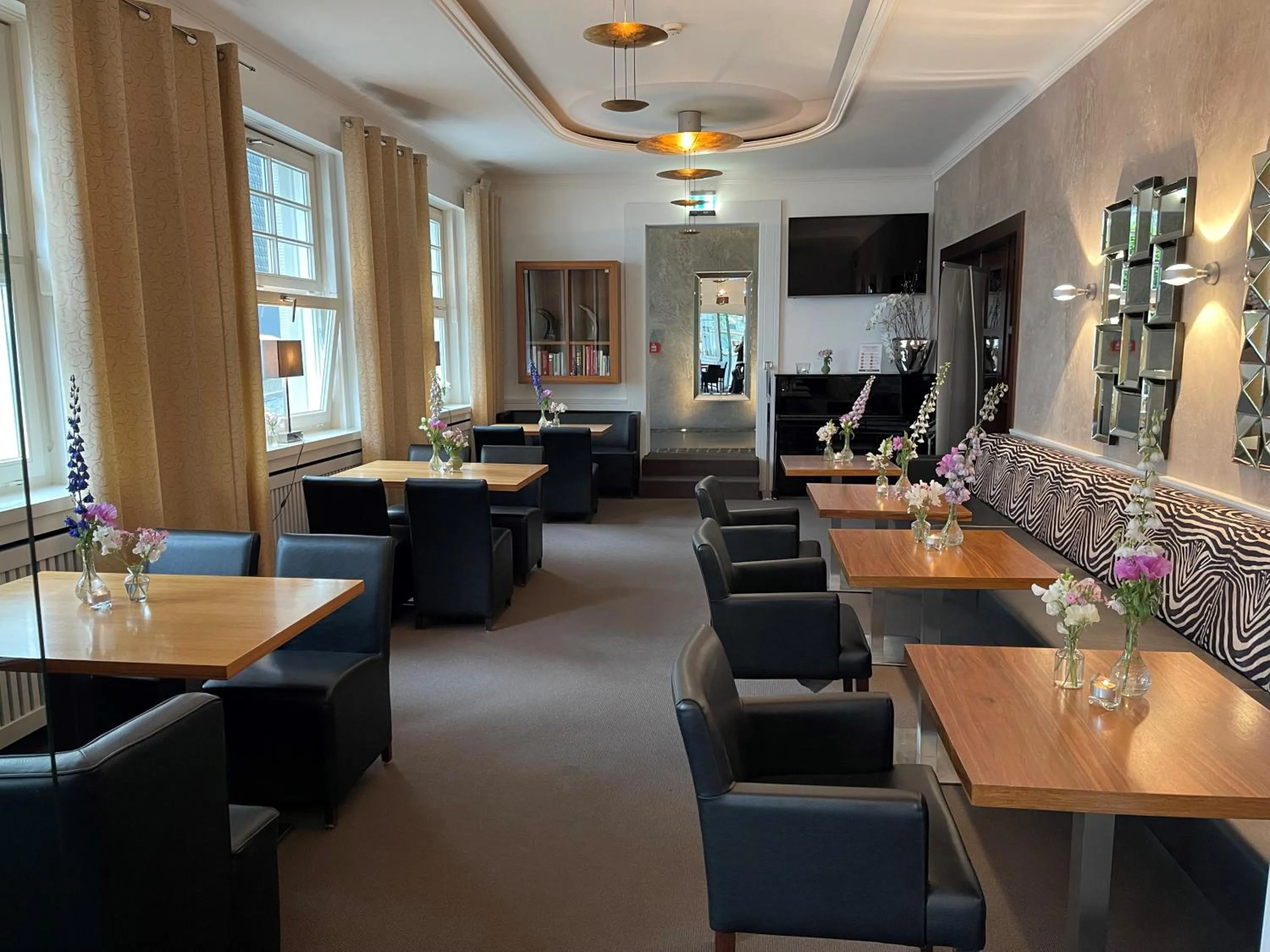 Lounge or bar in Hotel Gräfrather Hof