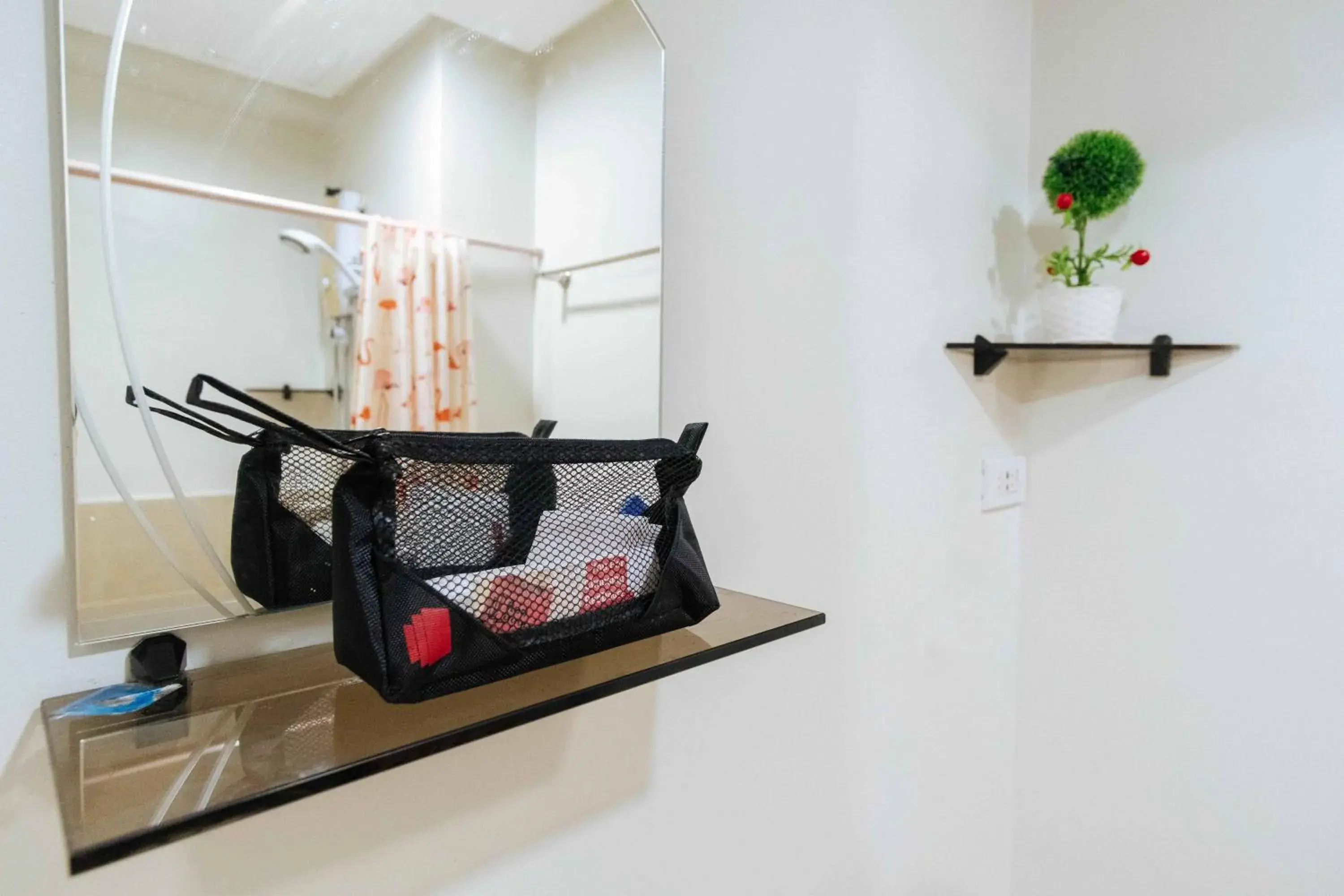 Shower, Bed in RedDoorz @ Poblacion Sur Sigma Shower, Bed in RedDoorz @ Poblacion Sur Sigma