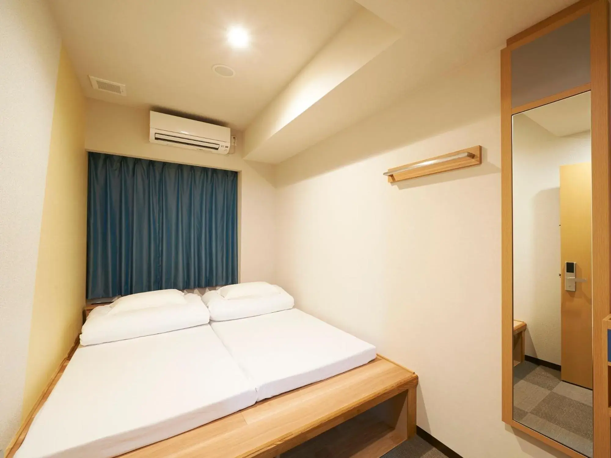 Twin Room with Shared Bathroom - single occupancy - Non-Smoking in THE POCKET HOTEL Kyoto Karasuma Gojo Twin Room with Shared Bathroom - single occupancy - Non-Smoking in THE POCKET HOTEL Kyoto Karasuma Gojo