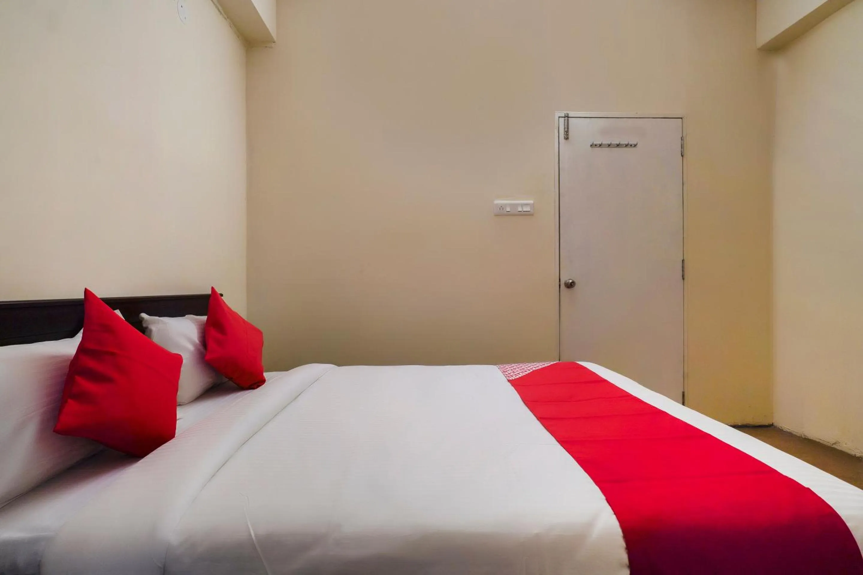 Bedroom, Bed in Hotel O Alpine glow Zenith