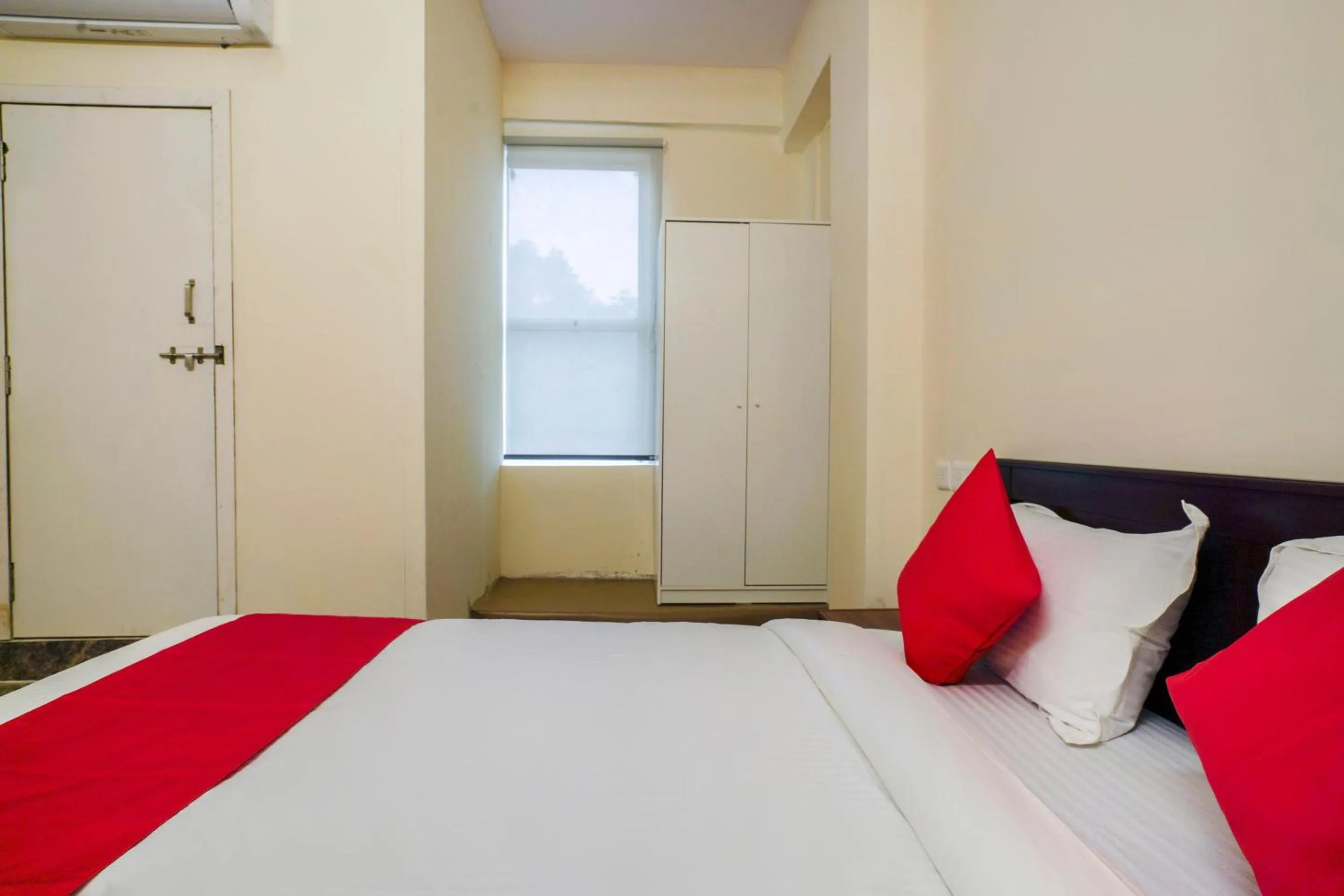 Bedroom, Bed in Hotel O Alpine glow Zenith