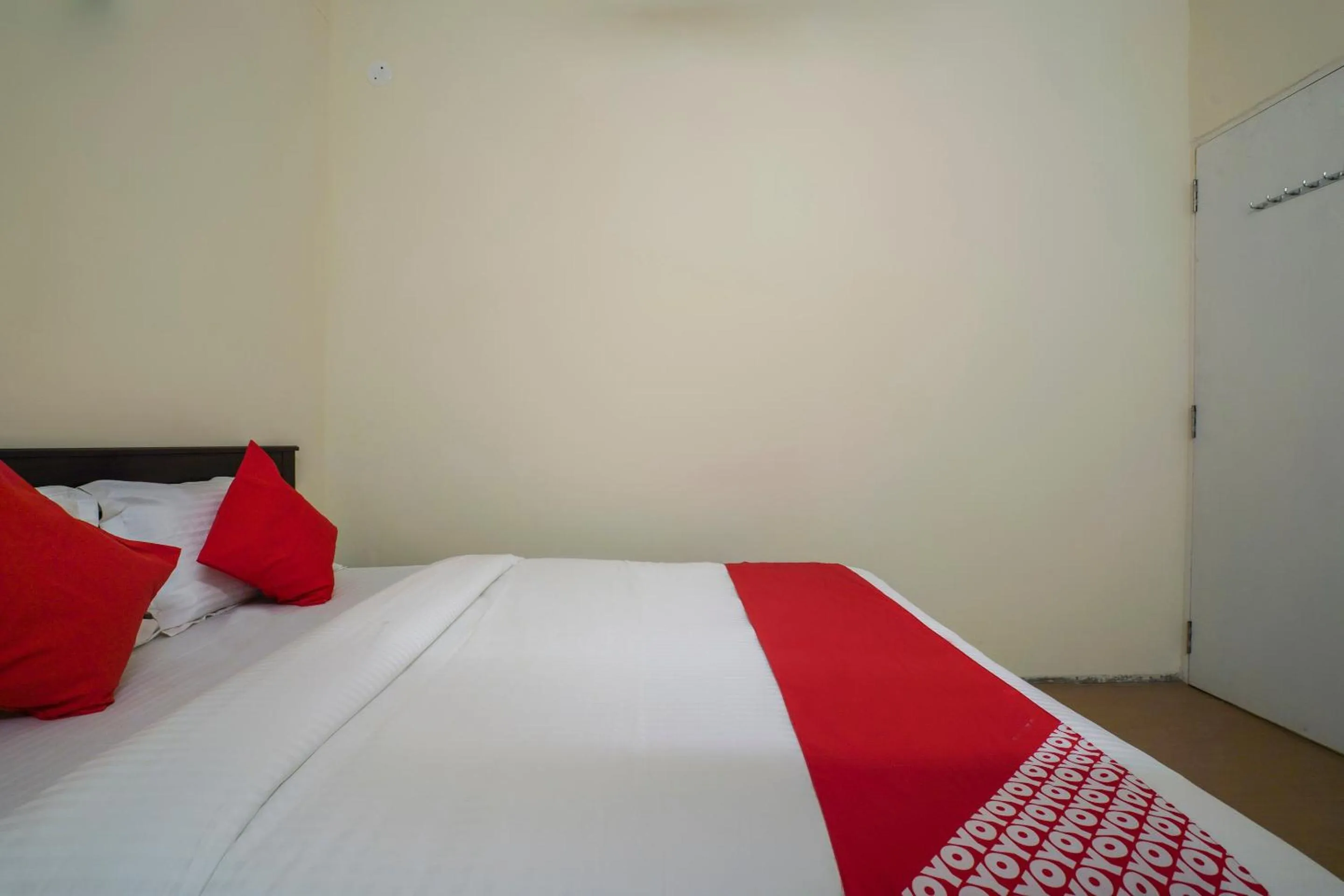 Bedroom, Bed in Hotel O Alpine glow Zenith