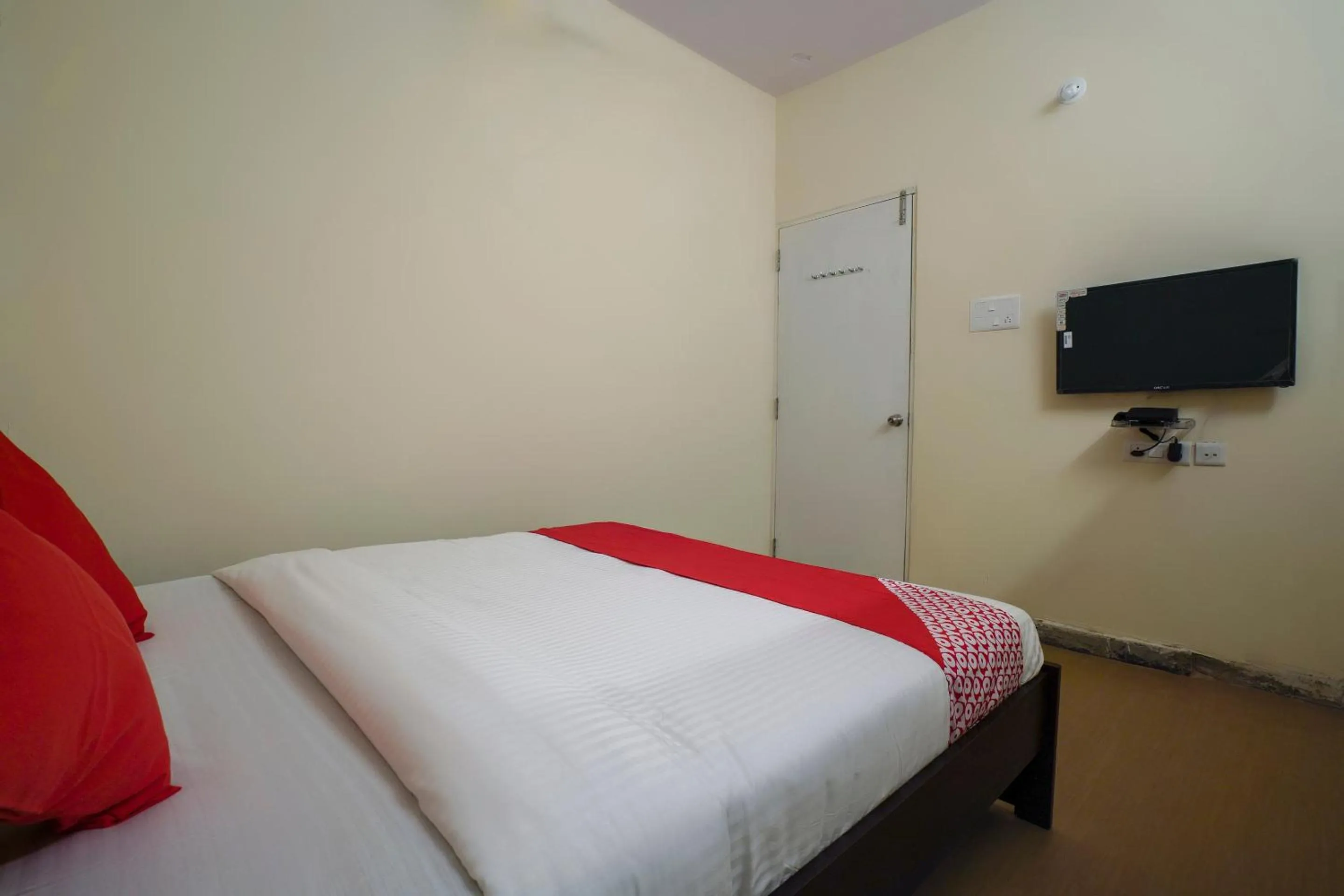 Bedroom, Bed in Hotel O Alpine glow Zenith