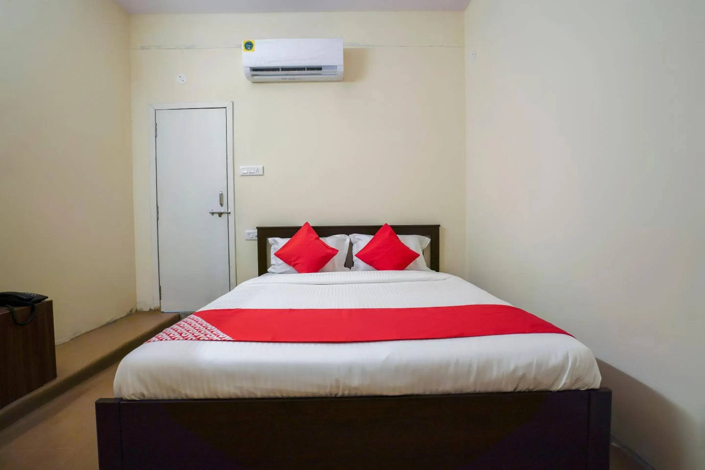 Bedroom, Bed in Hotel O Alpine glow Zenith Bedroom, Bed in Hotel O Alpine glow Zenith