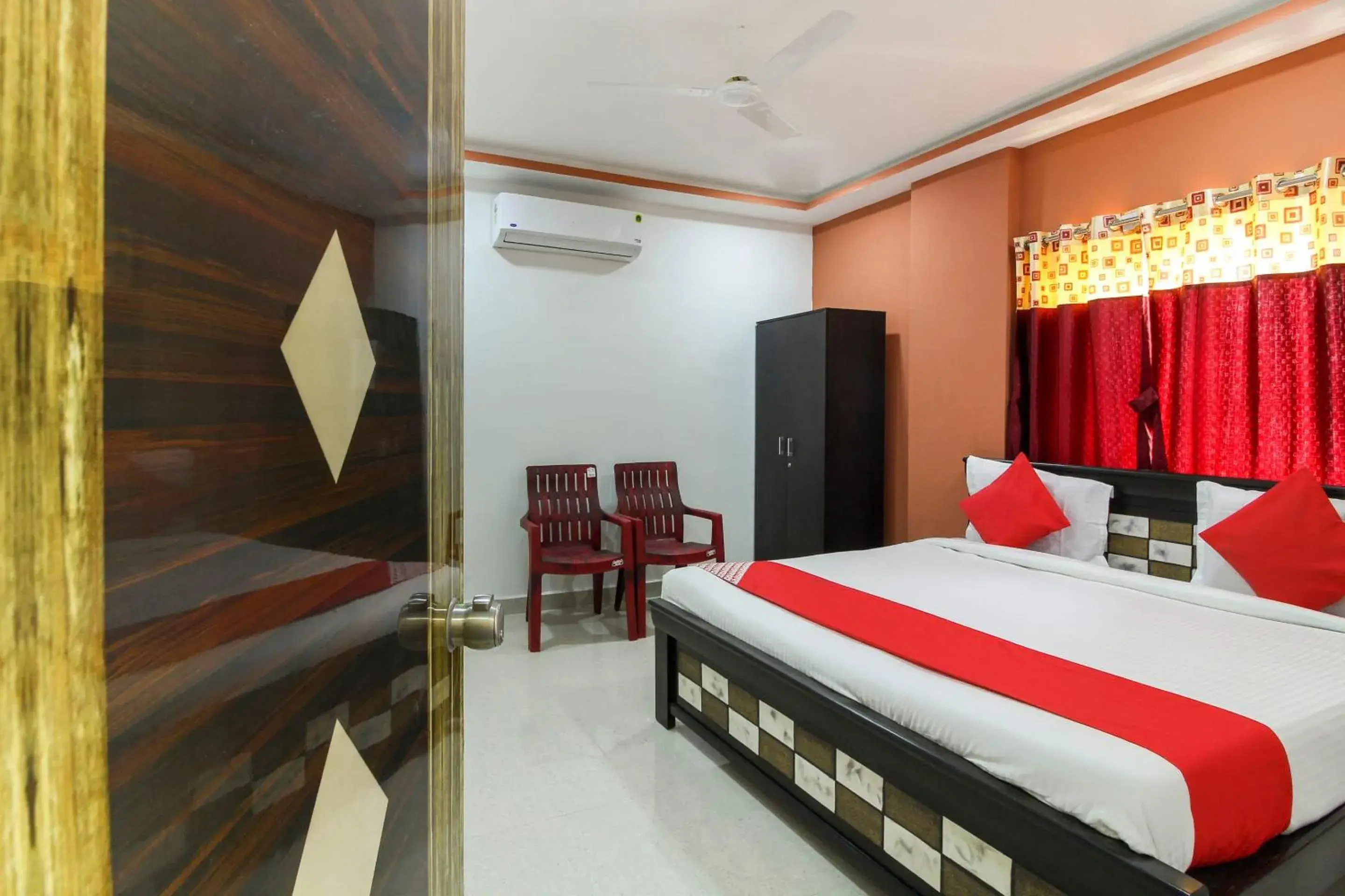 Standard Double Room - single occupancy in Super Hotel O New Cyber Grand Madhapur Standard Double Room - single occupancy in Super Hotel O New Cyber Grand Madhapur