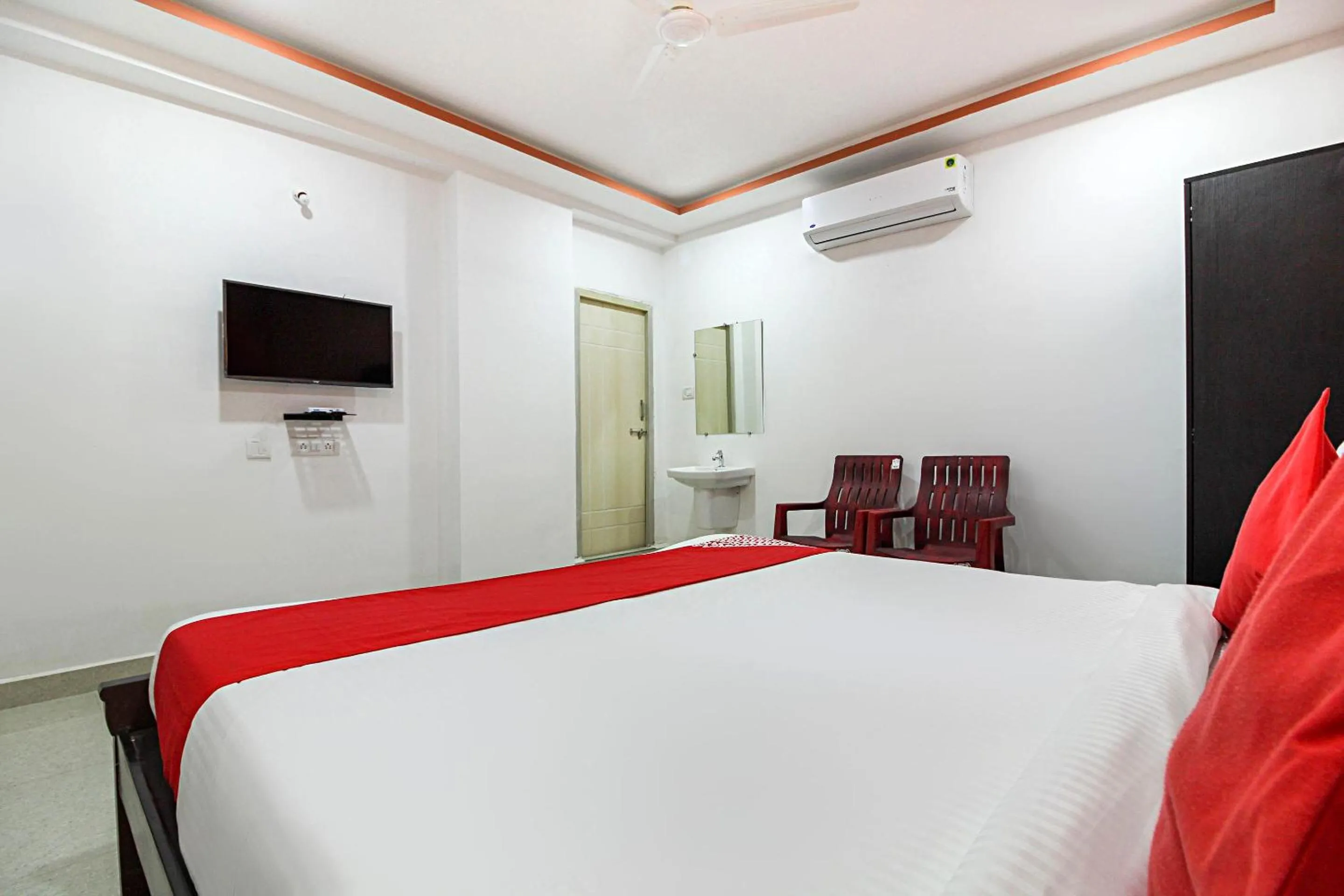 Bedroom, Bed in Super Hotel O New Cyber Grand Madhapur