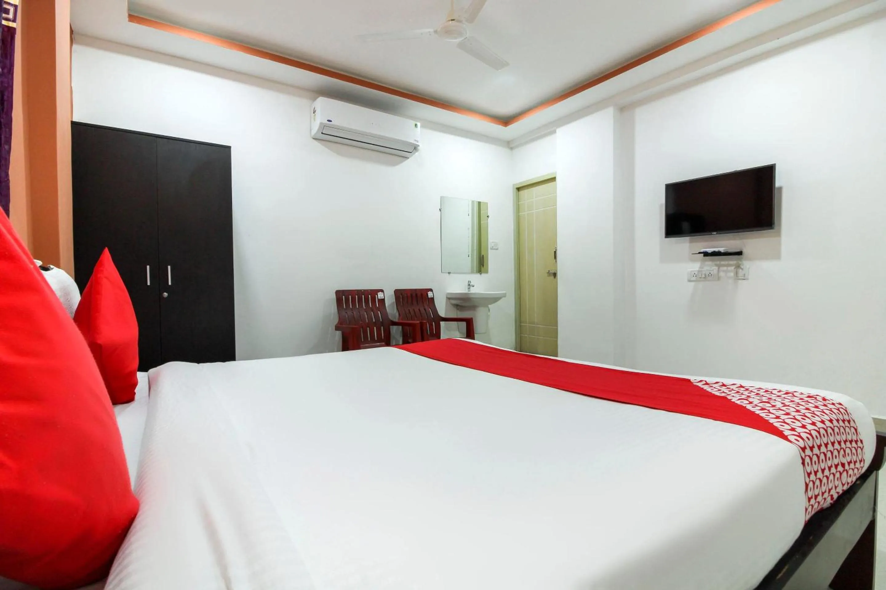 Bedroom, Bed in Super Hotel O New Cyber Grand Madhapur