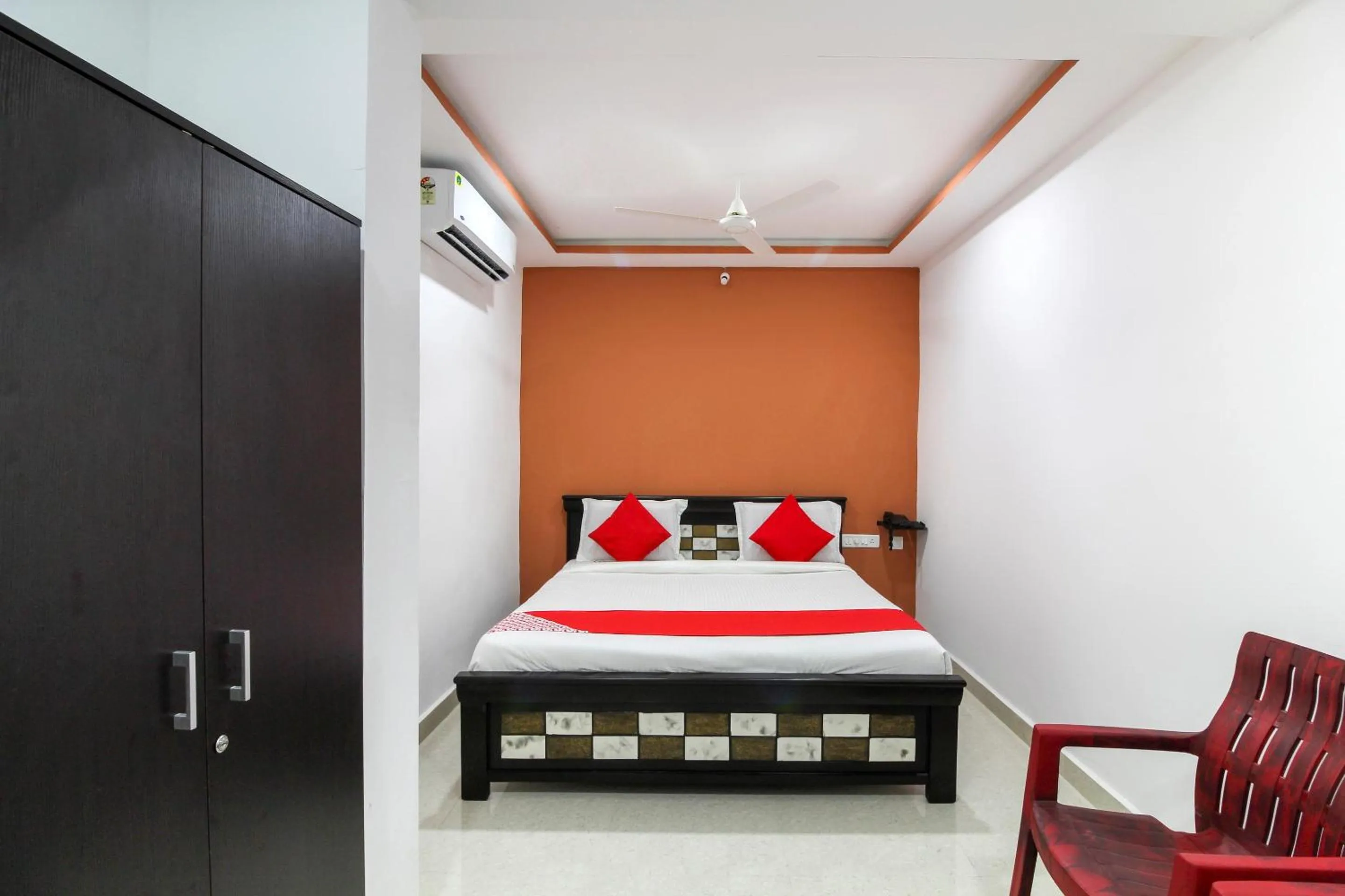 Bedroom, Bed in Super Hotel O New Cyber Grand Madhapur